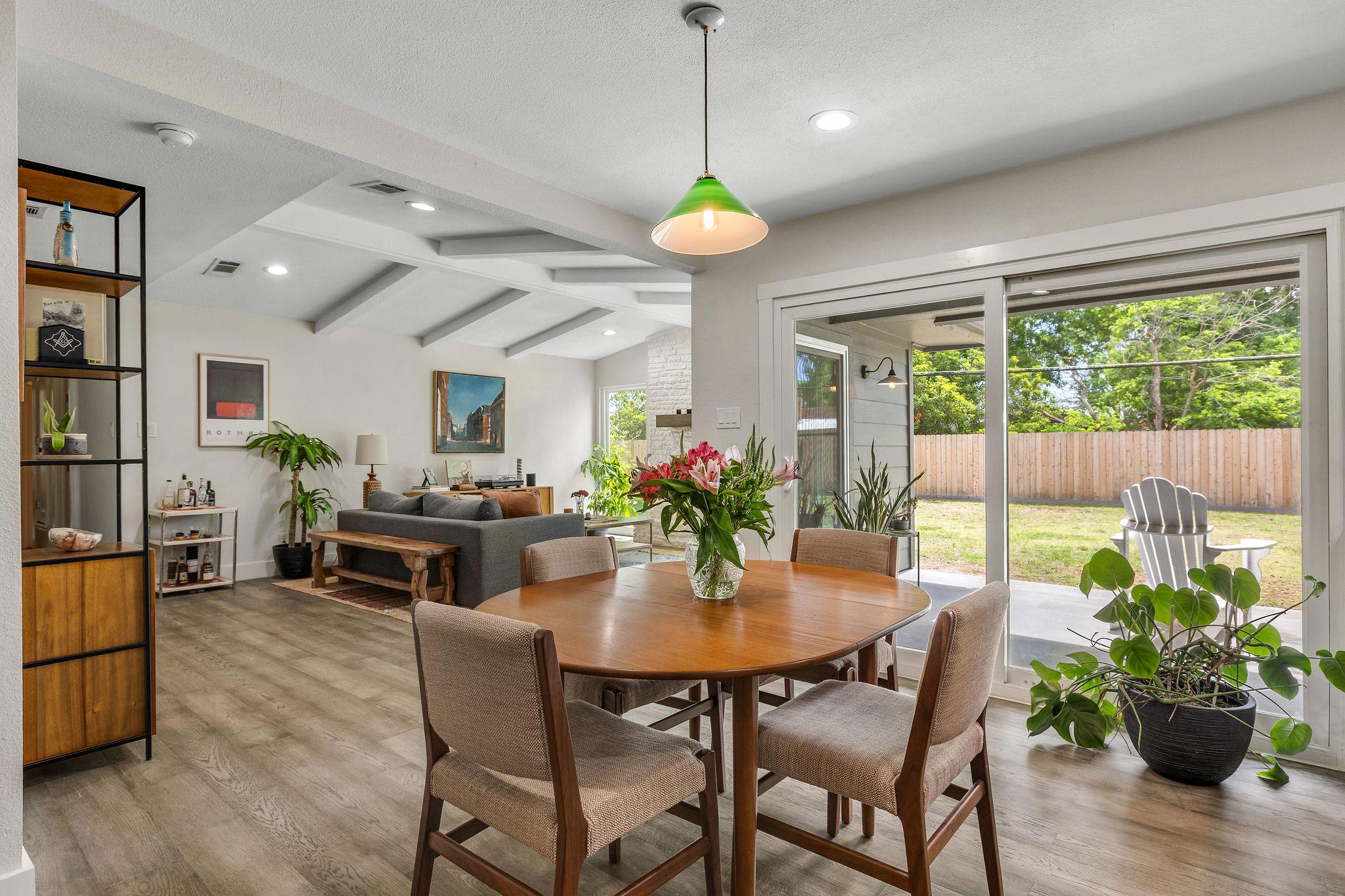 908 Merritt Dr, Lockhart, TX 78644