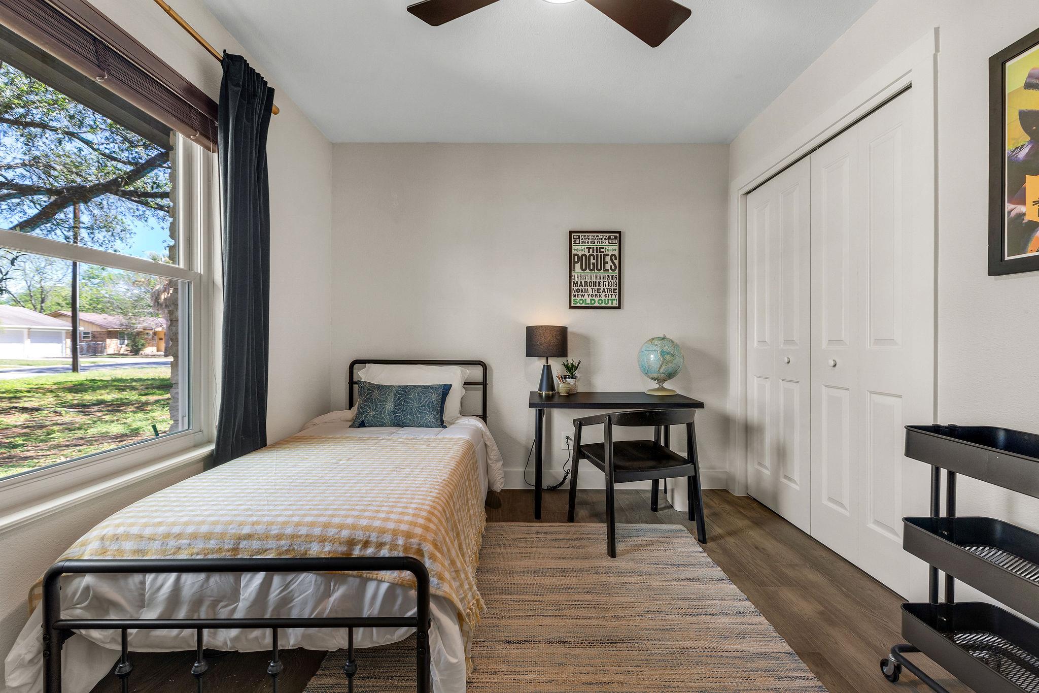 908 Merritt Dr, Lockhart, TX 78644