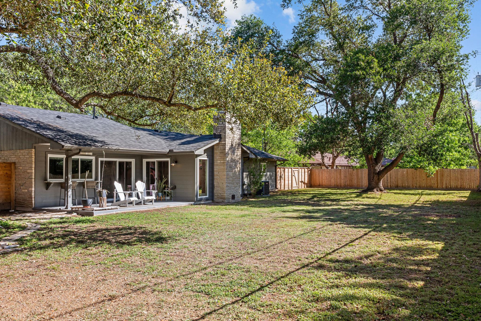 908 Merritt Dr, Lockhart, TX 78644