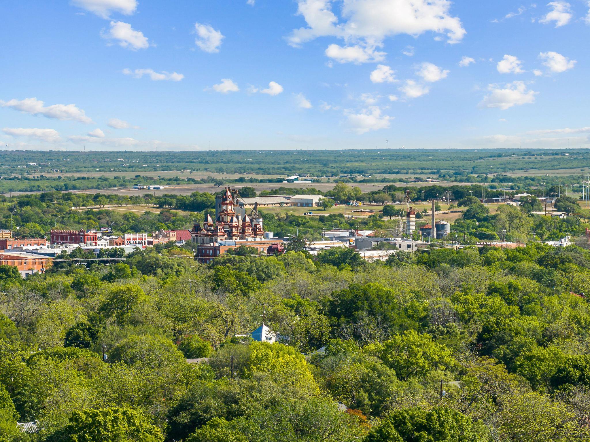 908 Merritt Dr, Lockhart, TX 78644