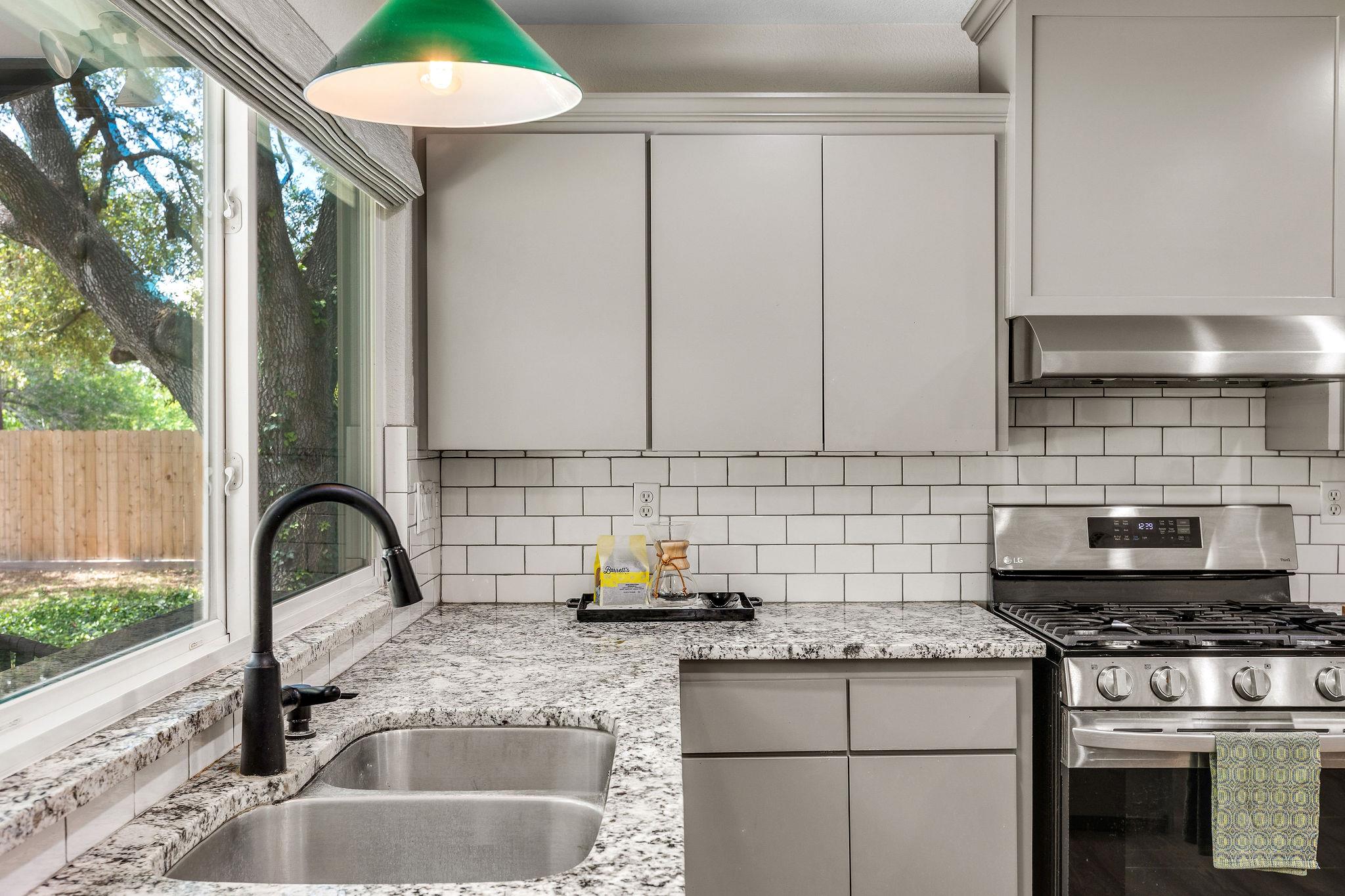 908 Merritt Dr, Lockhart, TX 78644