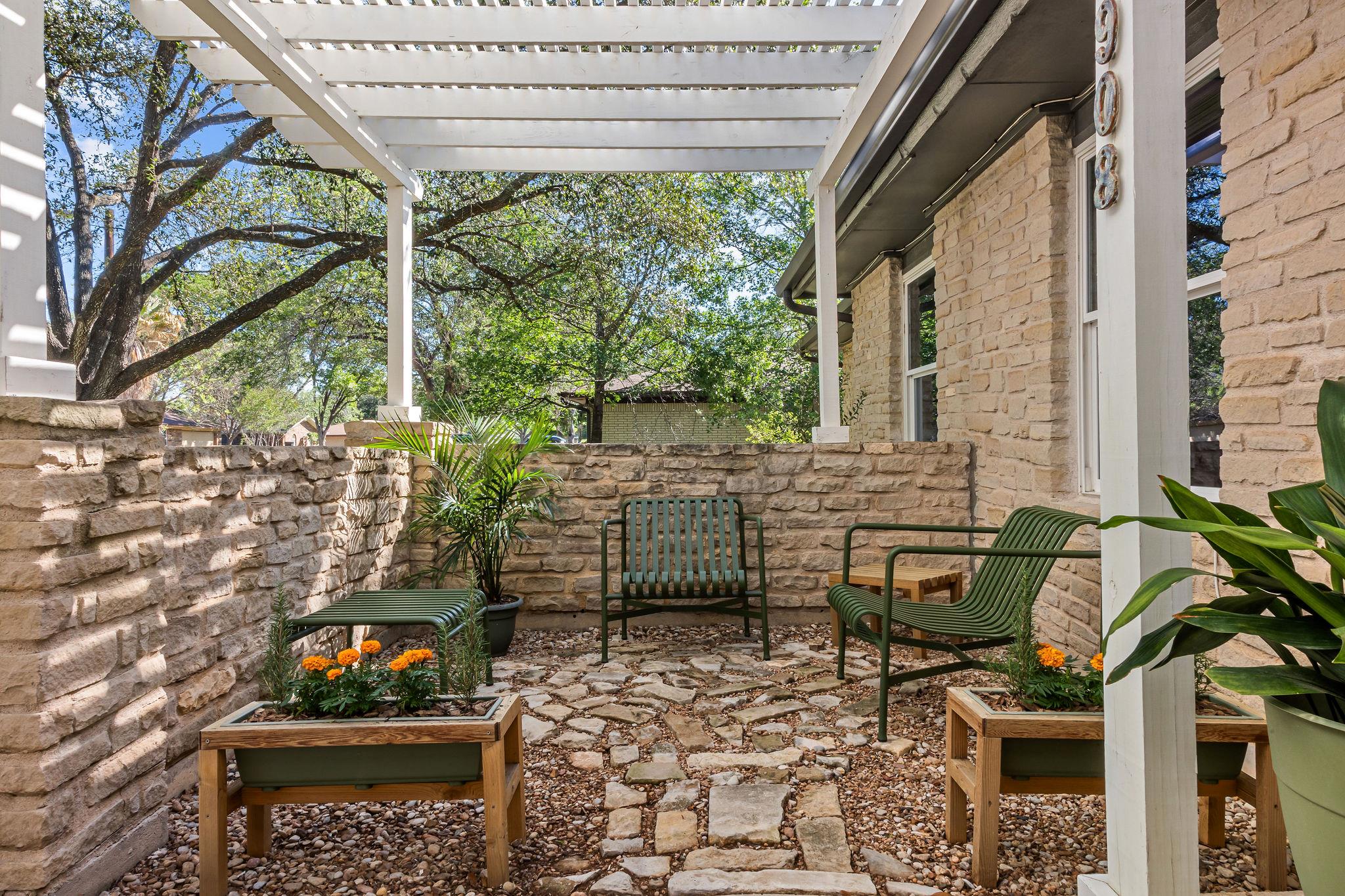 908 Merritt Dr, Lockhart, TX 78644