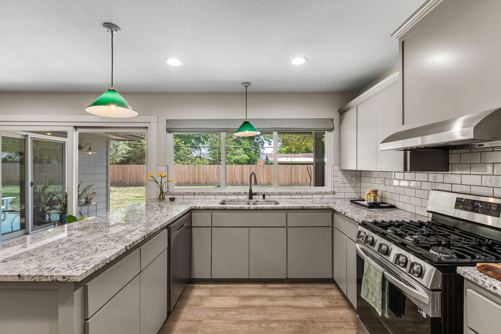 908 Merritt Dr, Lockhart, TX 78644