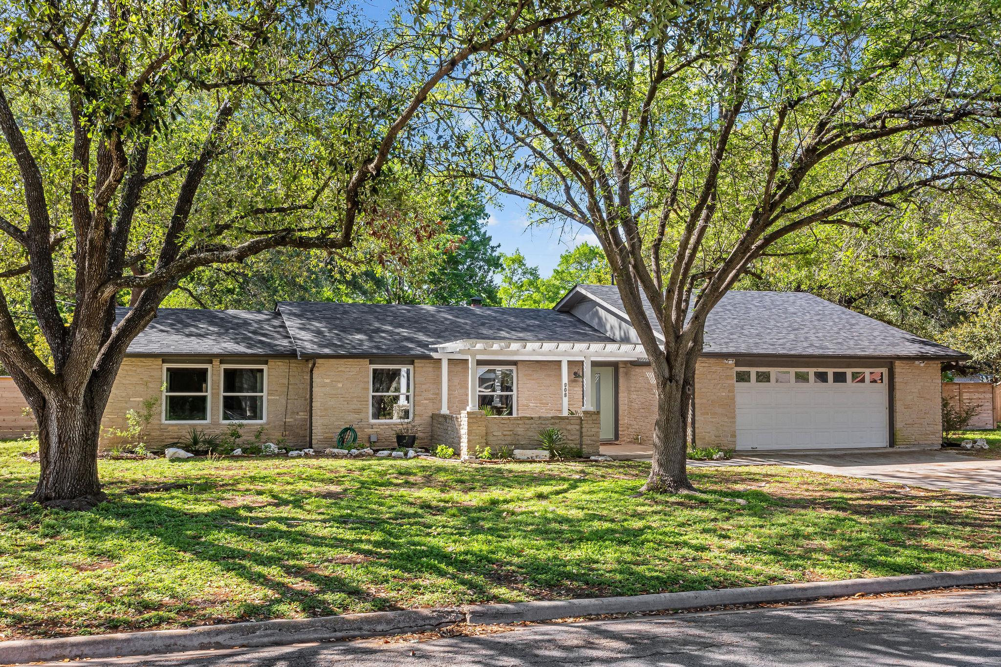 908 Merritt Dr, Lockhart, TX 78644