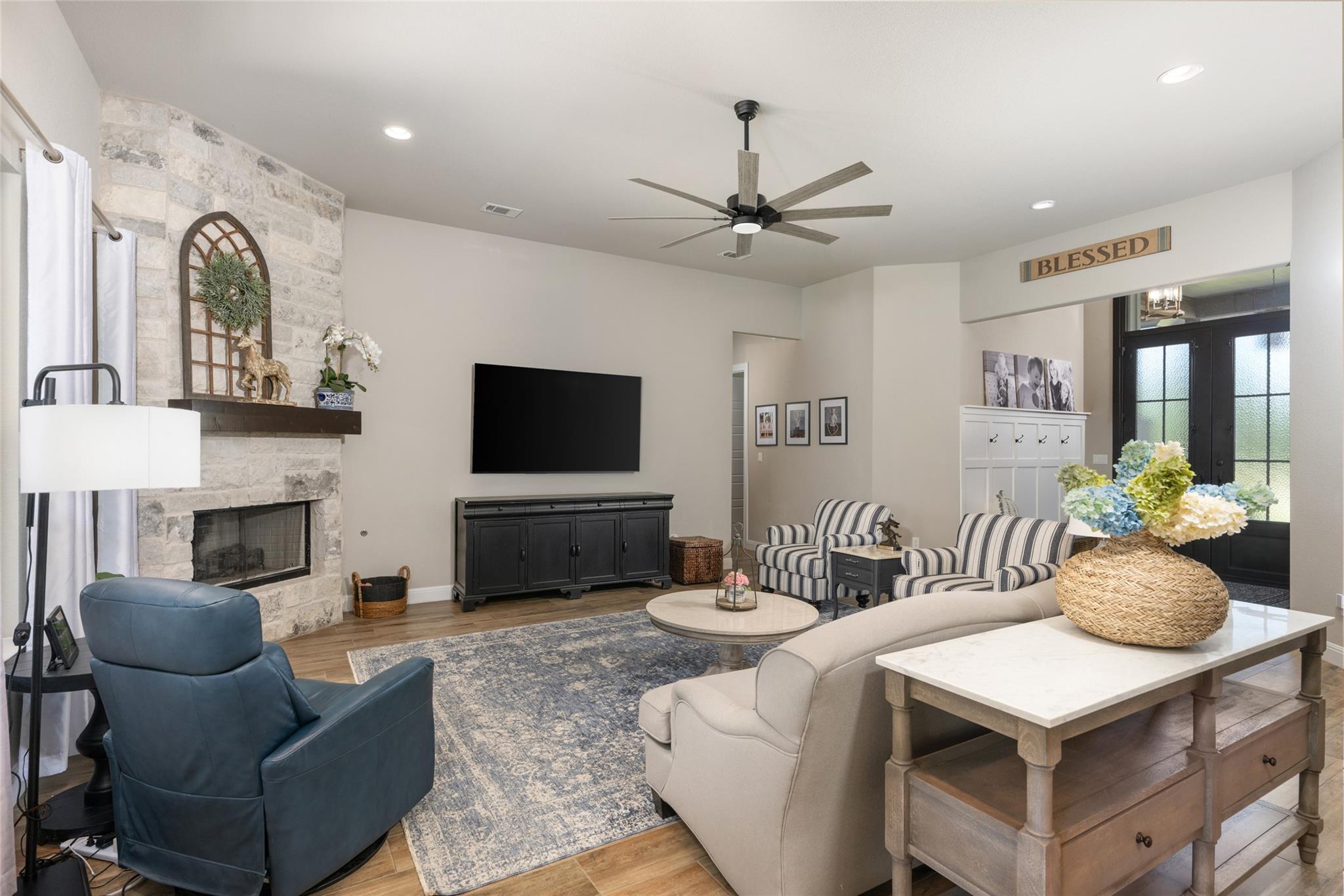 105 Stag Leap Ct, Liberty Hill, TX 78642