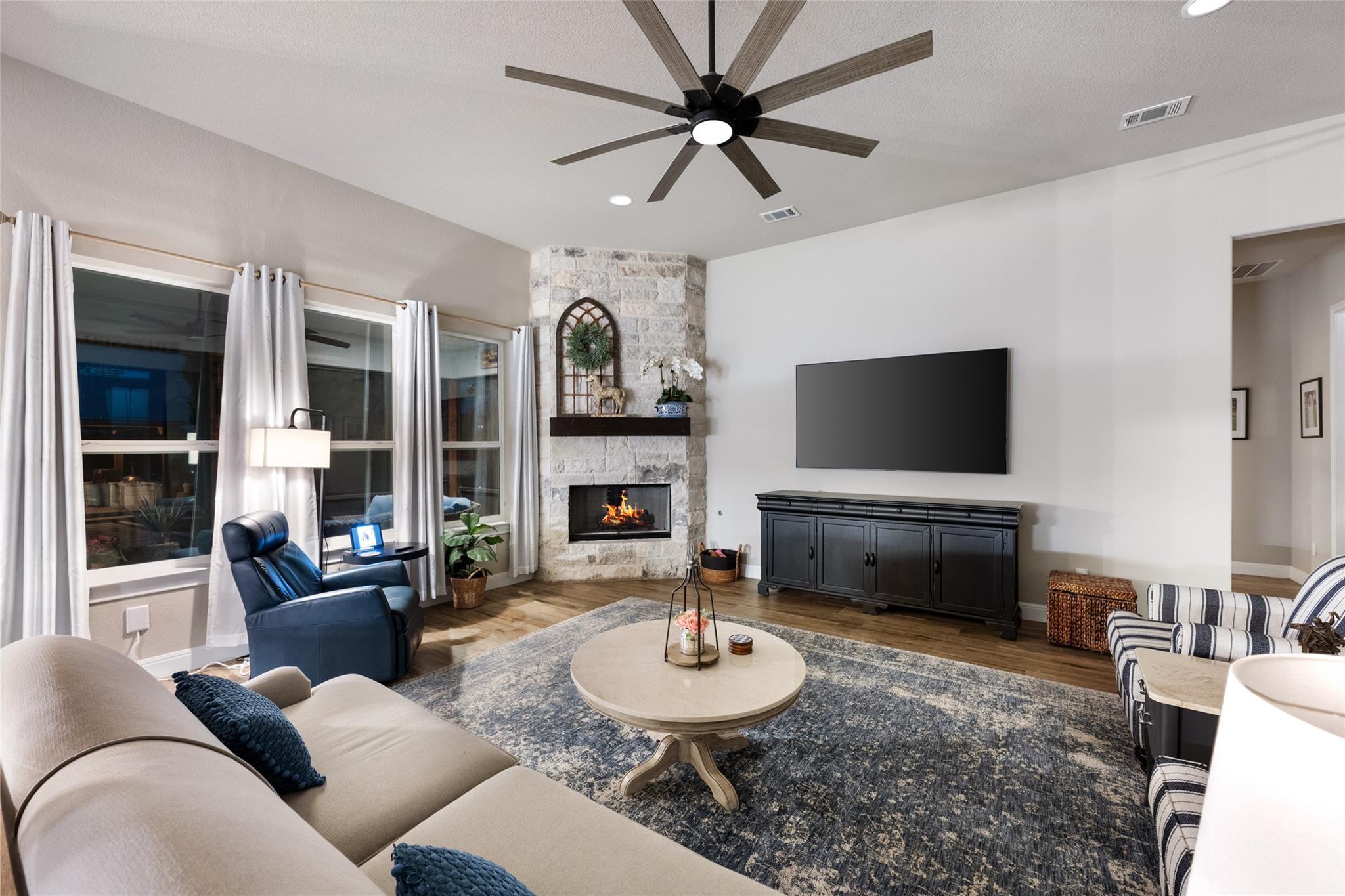 105 Stag Leap Ct, Liberty Hill, TX 78642