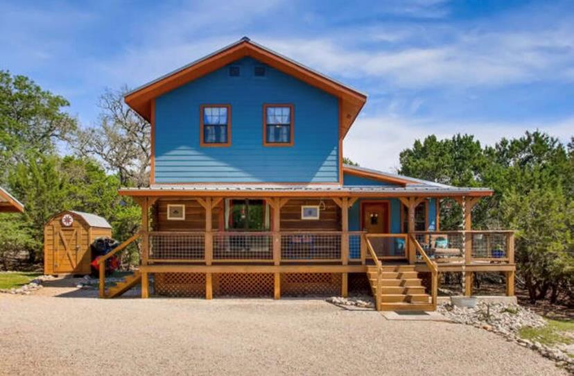 1381 Greenbriar Dr, Canyon Lake, TX 78133