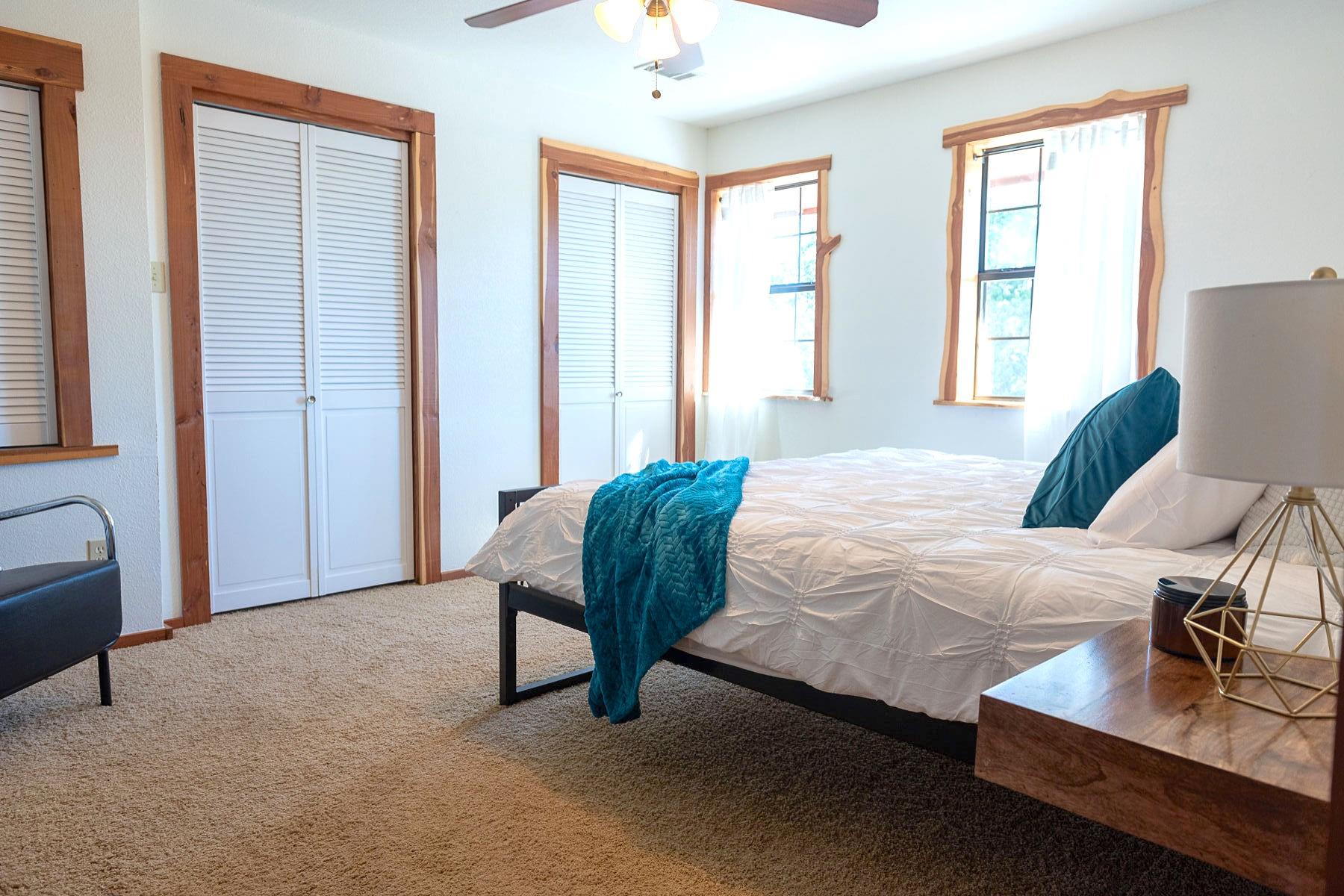 1381 Greenbriar Dr, Canyon Lake, TX 78133