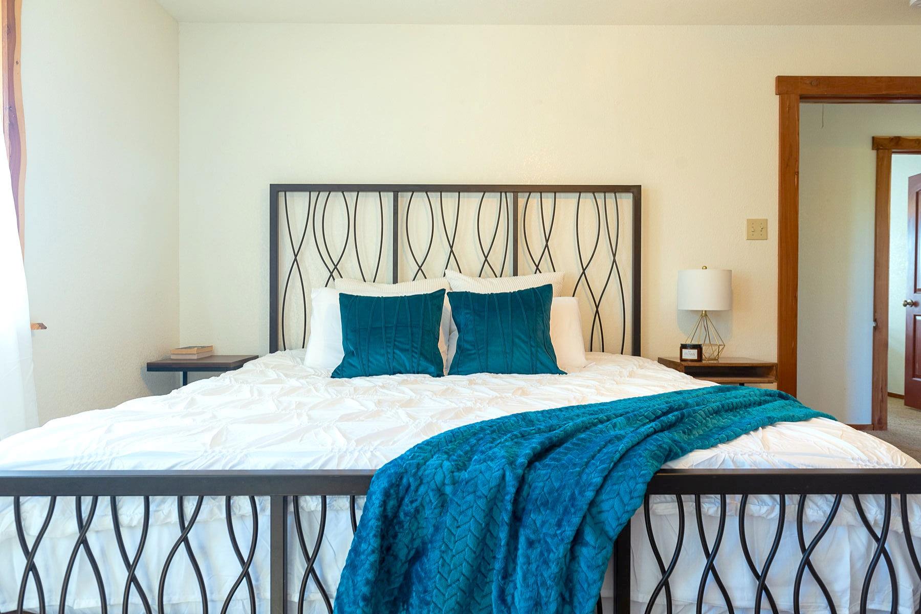 1381 Greenbriar Dr, Canyon Lake, TX 78133