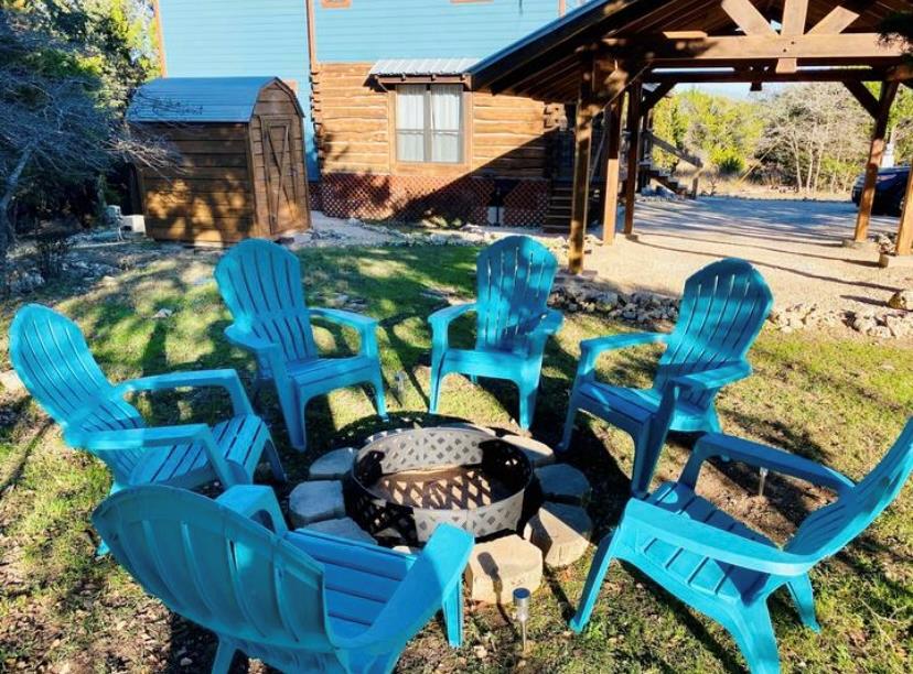 1381 Greenbriar Dr, Canyon Lake, TX 78133