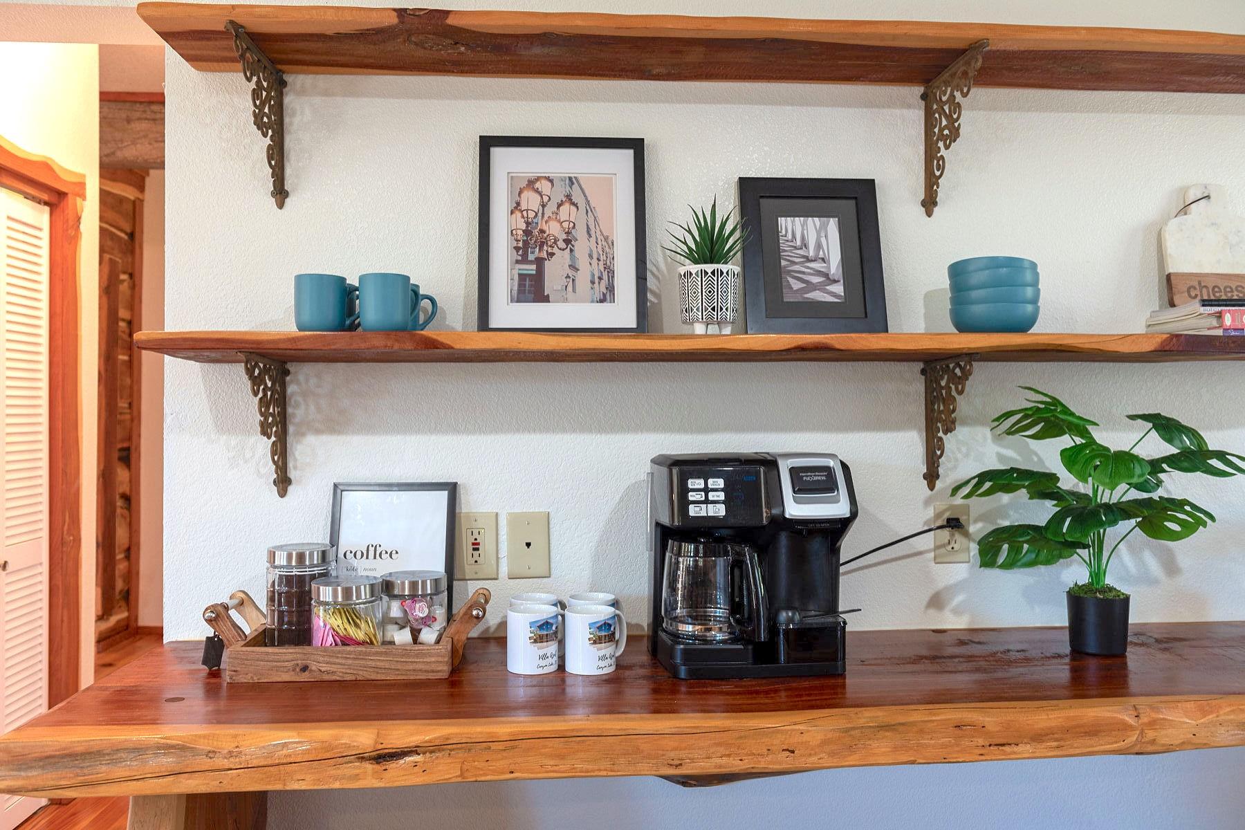 1381 Greenbriar Dr, Canyon Lake, TX 78133