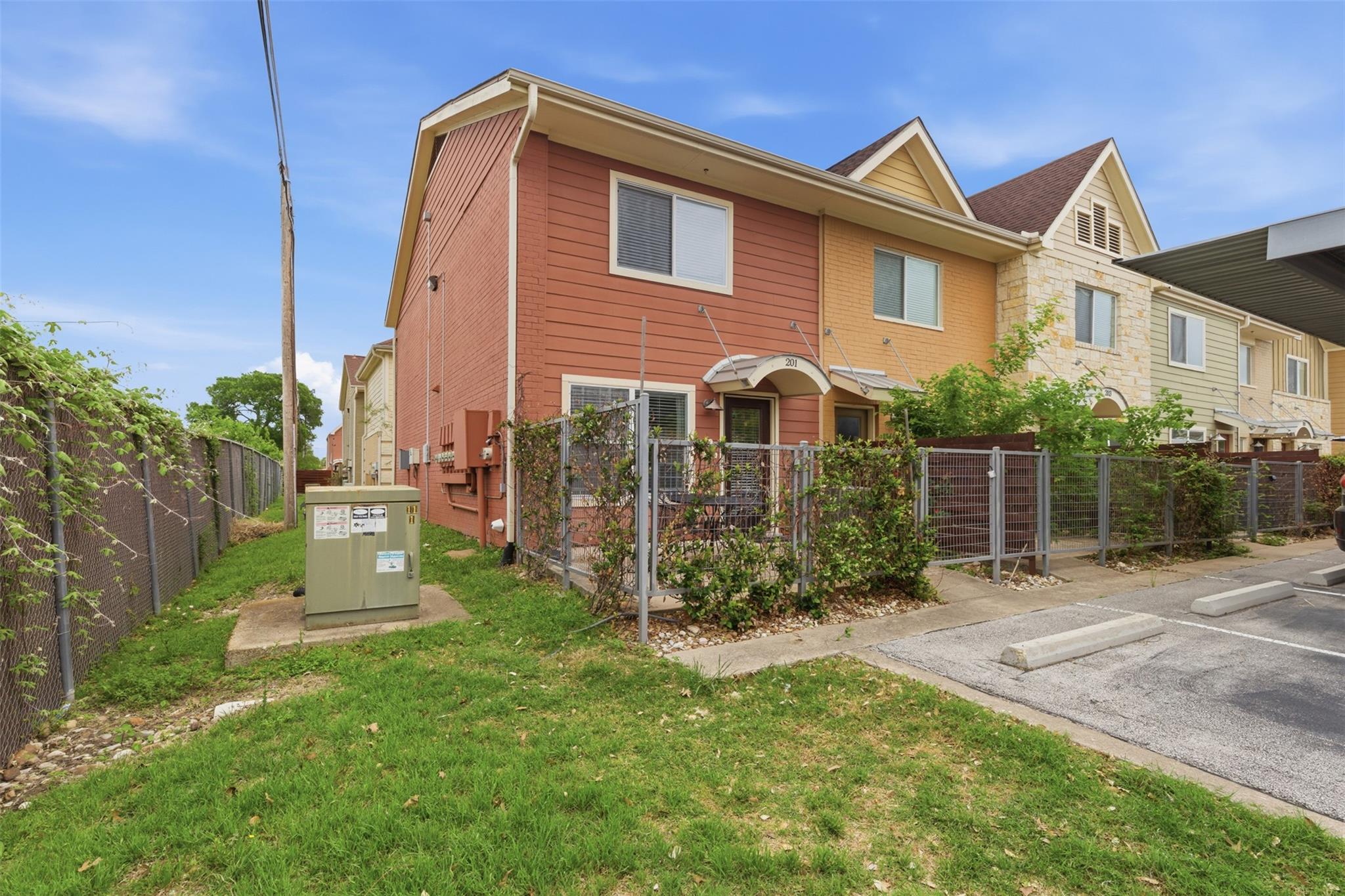 1101 Grove Blvd # 201, Austin, TX 78741