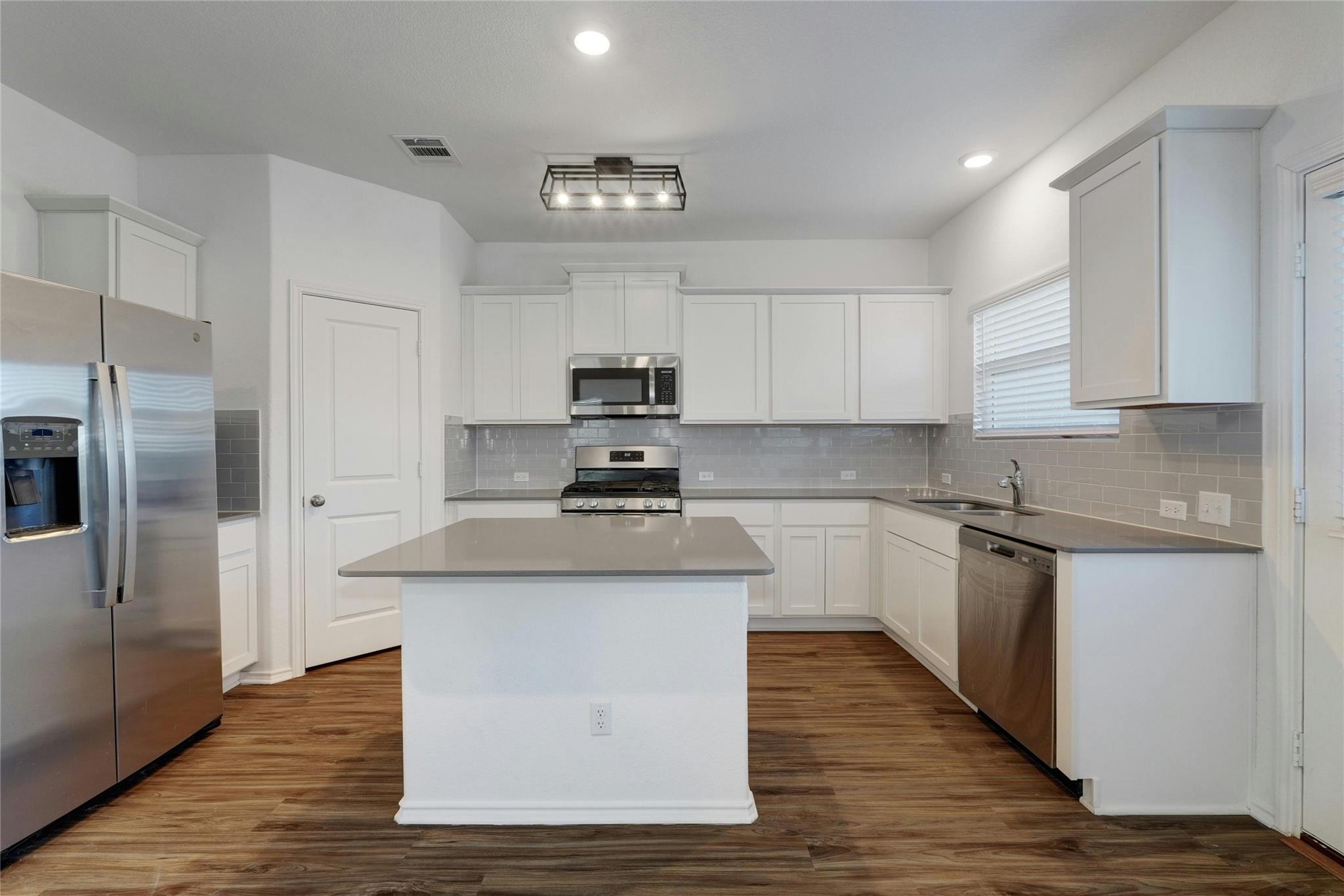 424 Red Buckeye Loop, Liberty Hill, TX 78642