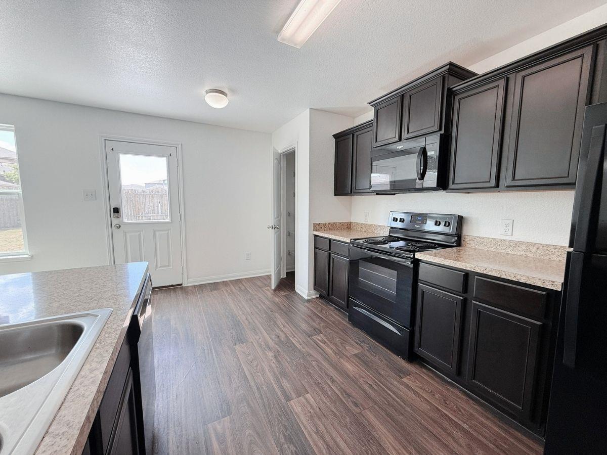 3000 Cressler Ln, Jarrell, TX 76537