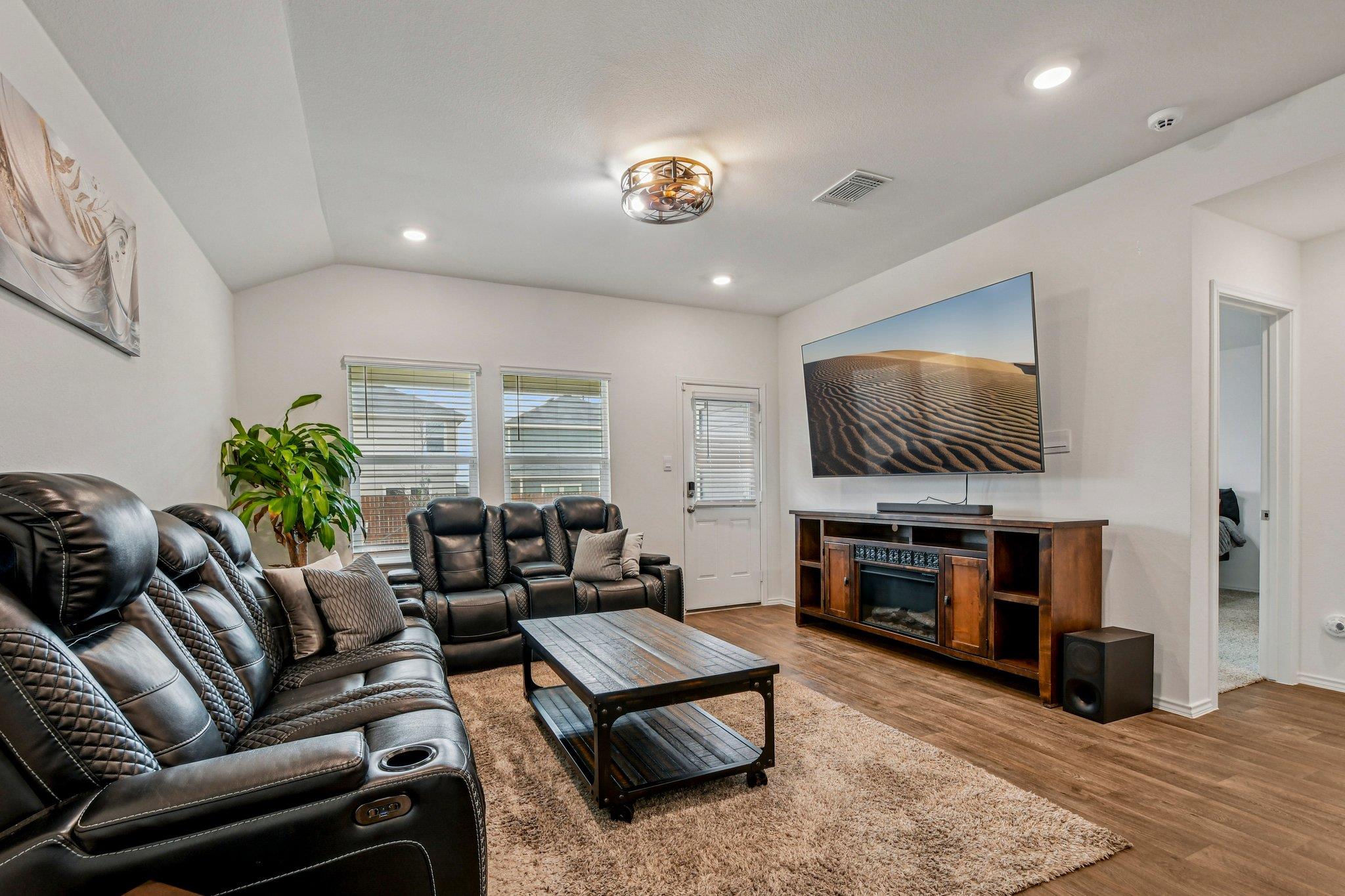 519 Sandringham Loop, Kyle, TX 78640