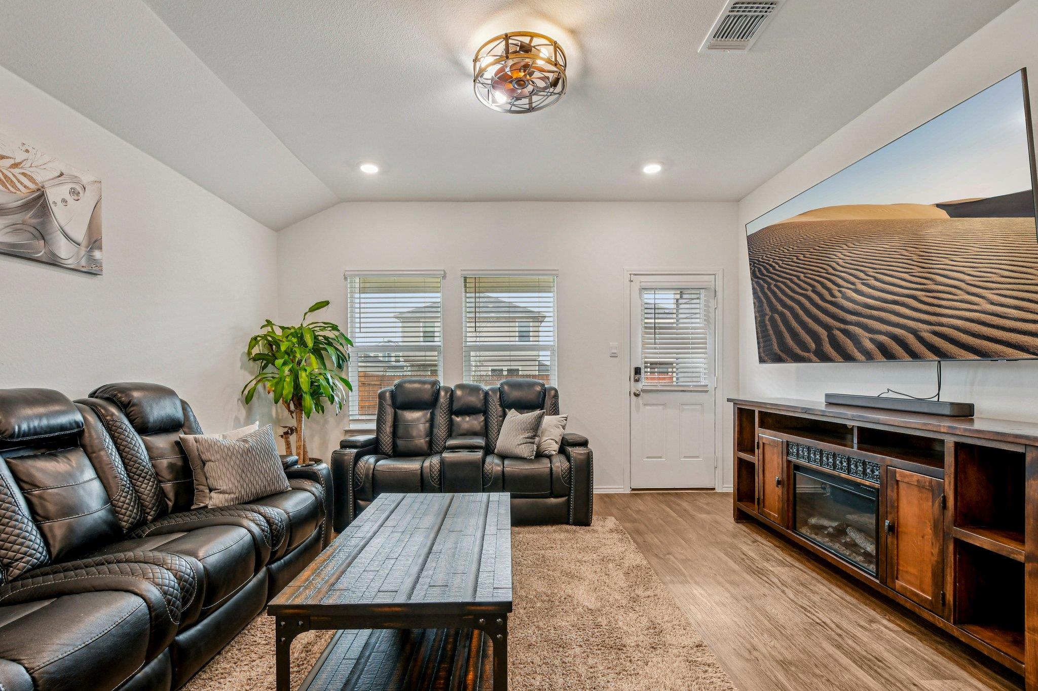 519 Sandringham Loop, Kyle, TX 78640