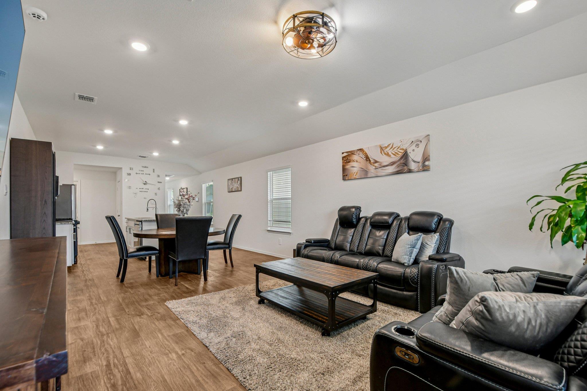 519 Sandringham Loop, Kyle, TX 78640