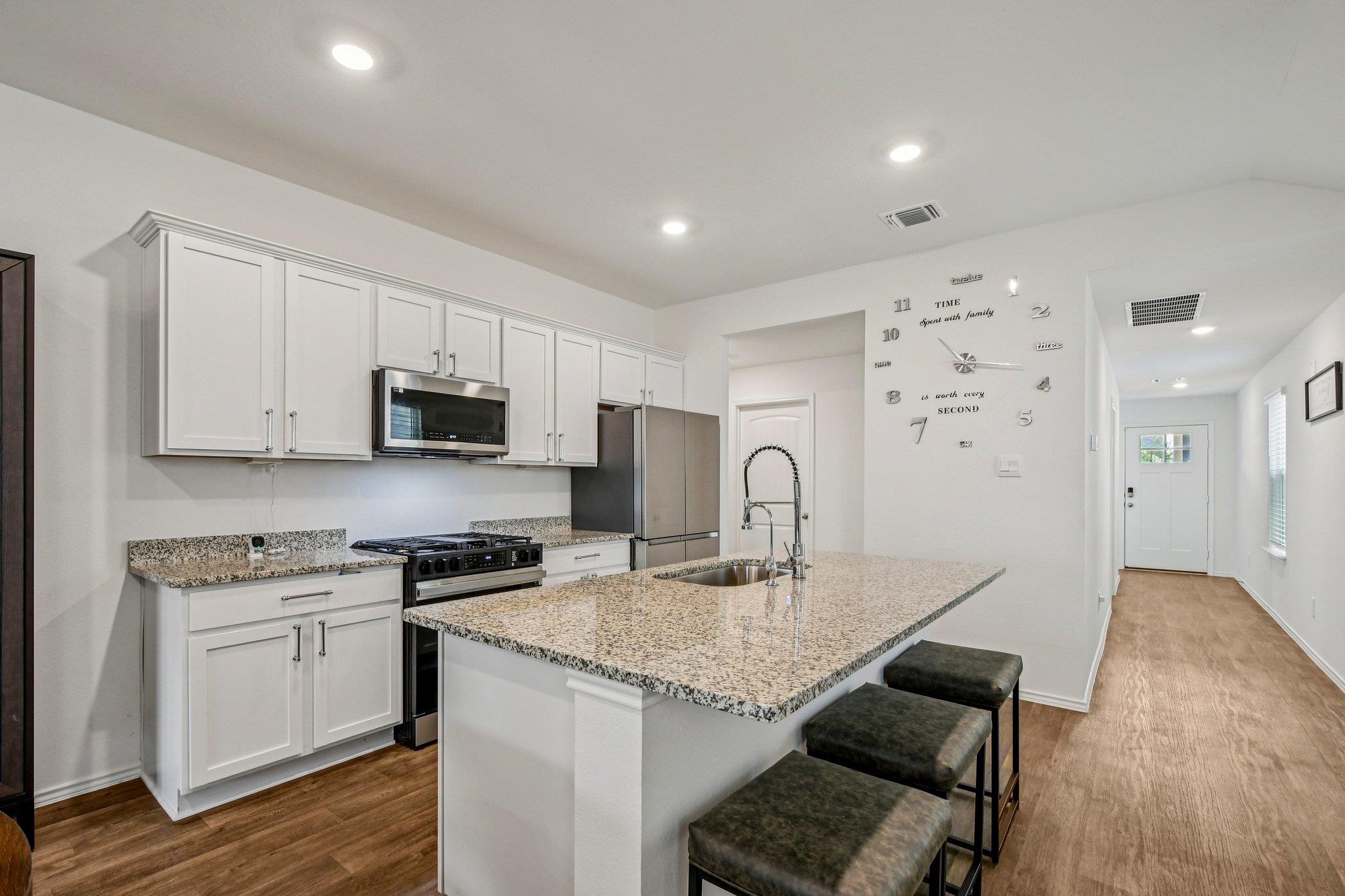 519 Sandringham Loop, Kyle, TX 78640