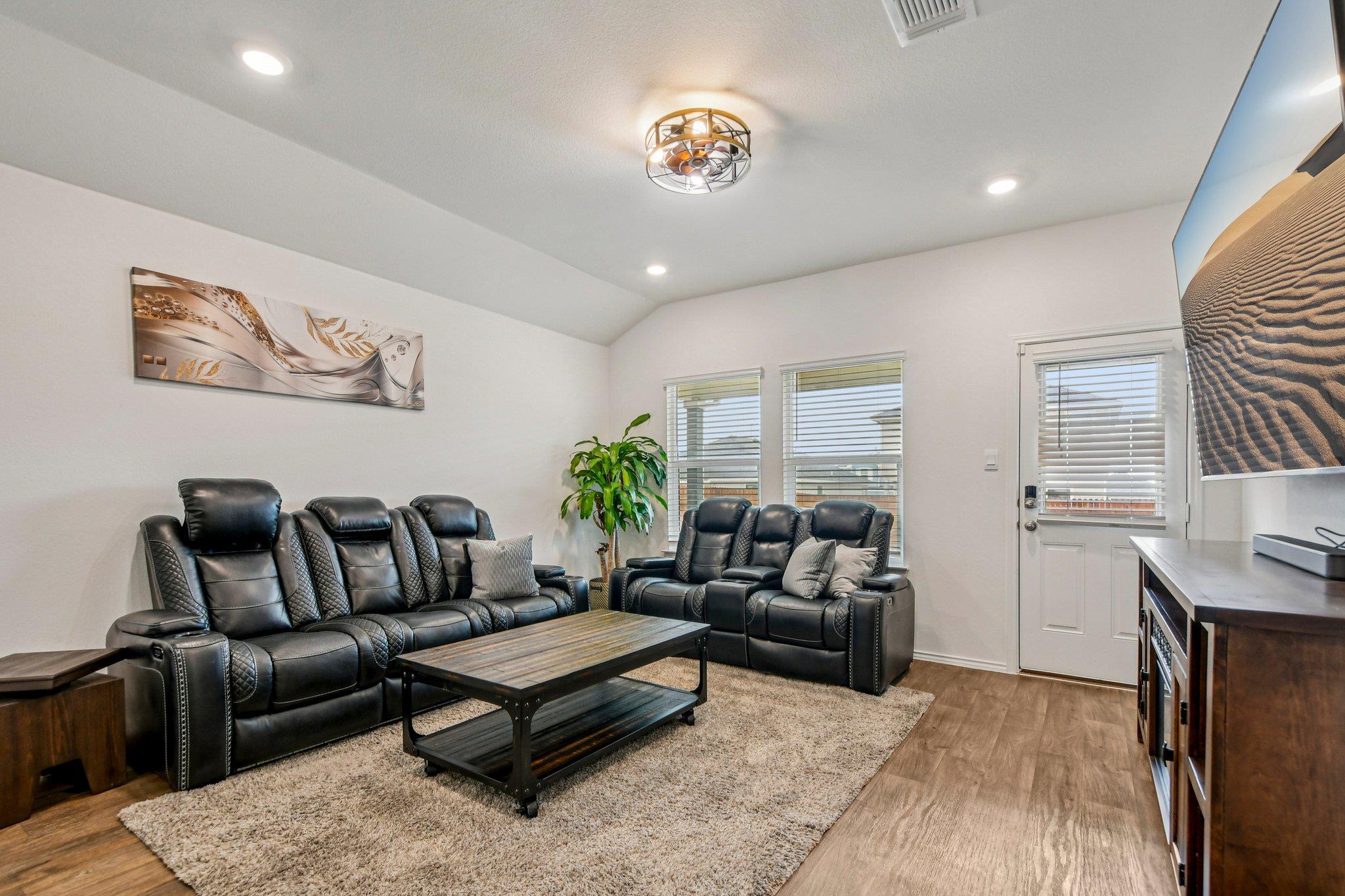 519 Sandringham Loop, Kyle, TX 78640