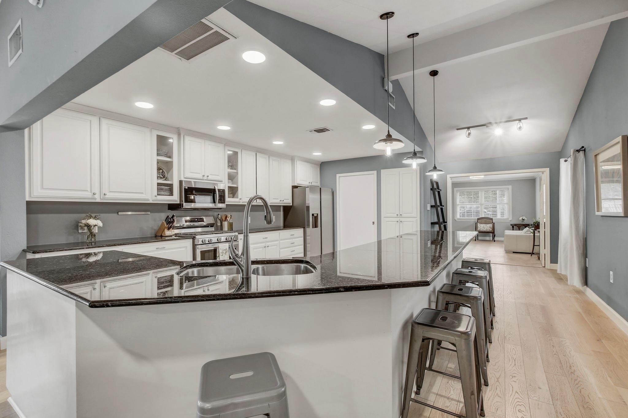 2104 W 10th St, Austin, TX 78703