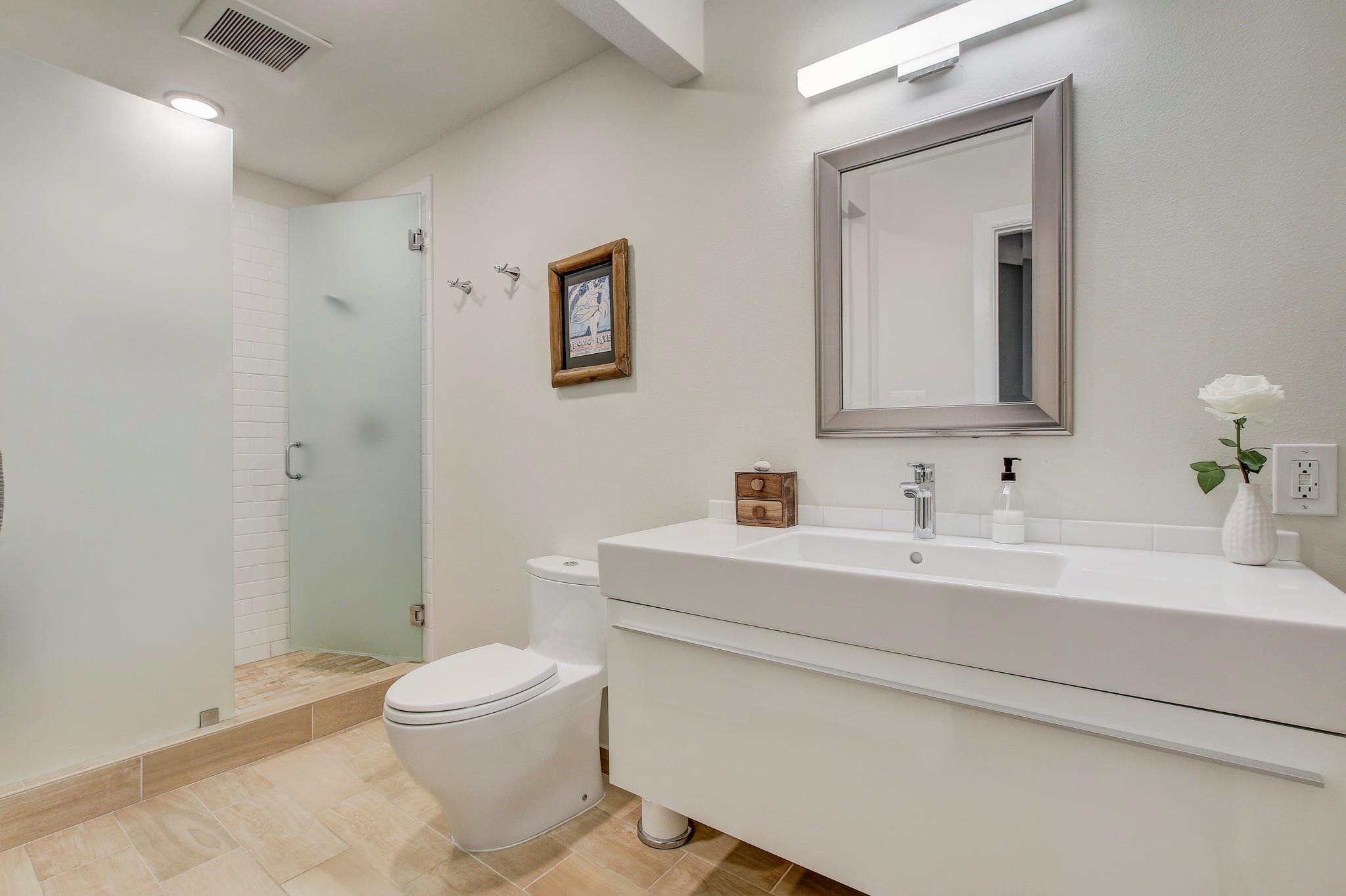 2104 W 10th St, Austin, TX 78703