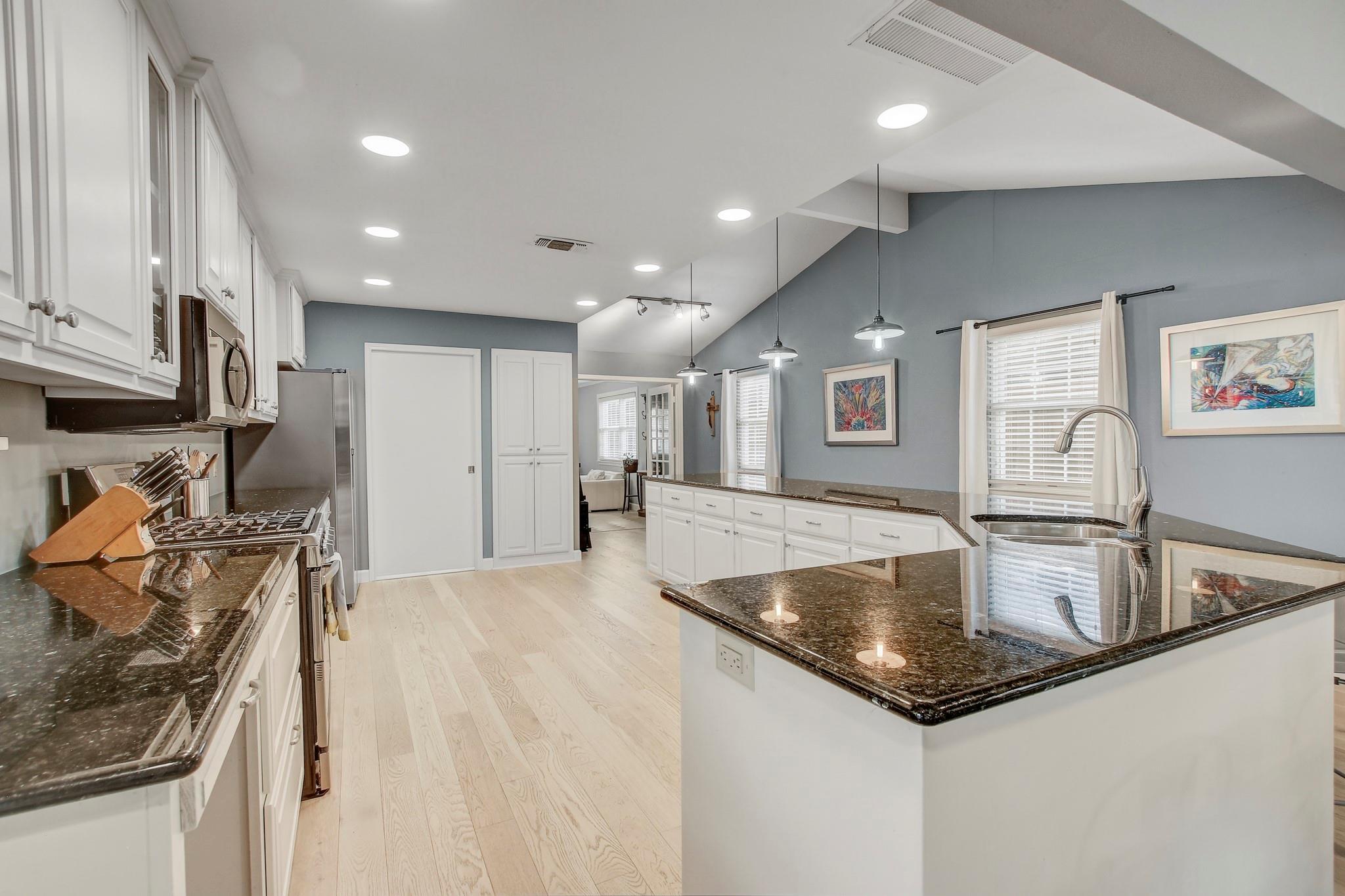 2104 W 10th St, Austin, TX 78703