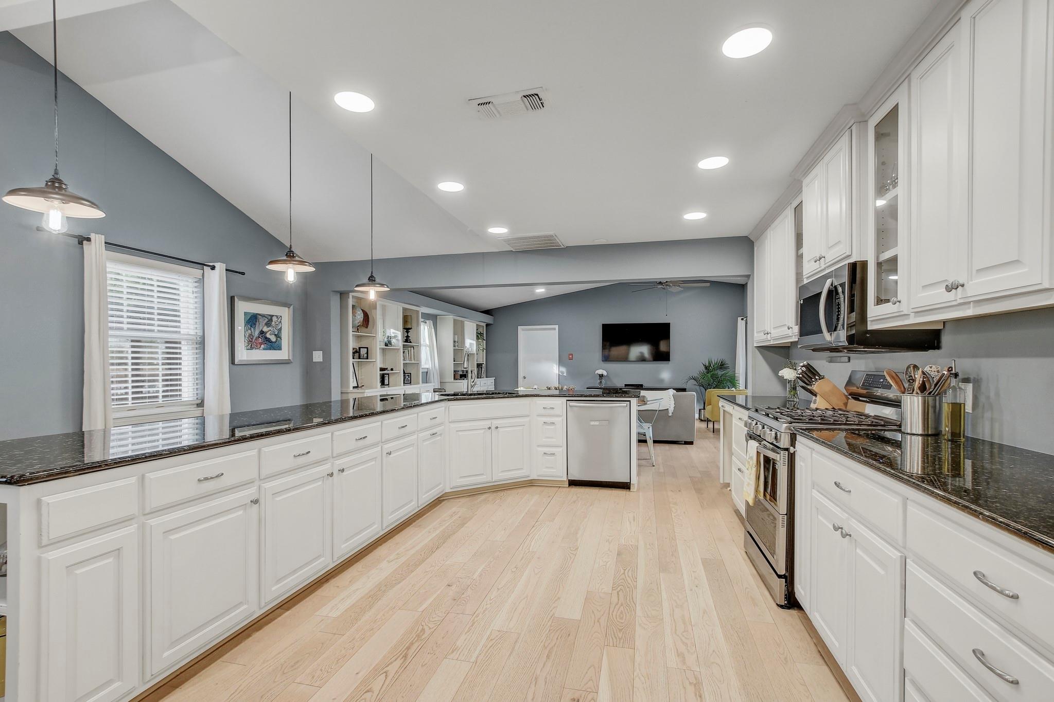 2104 W 10th St, Austin, TX 78703