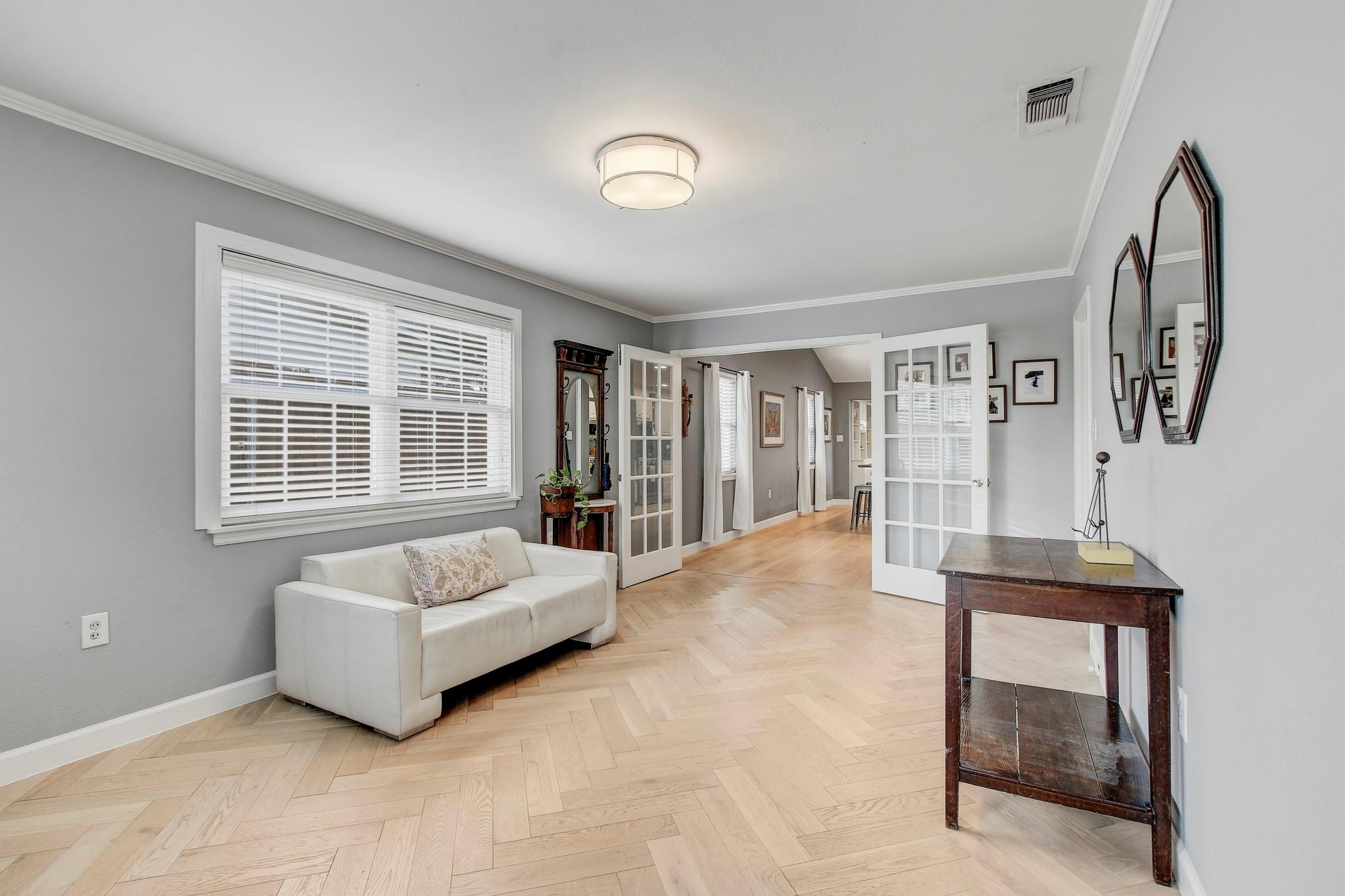 2104 W 10th St, Austin, TX 78703