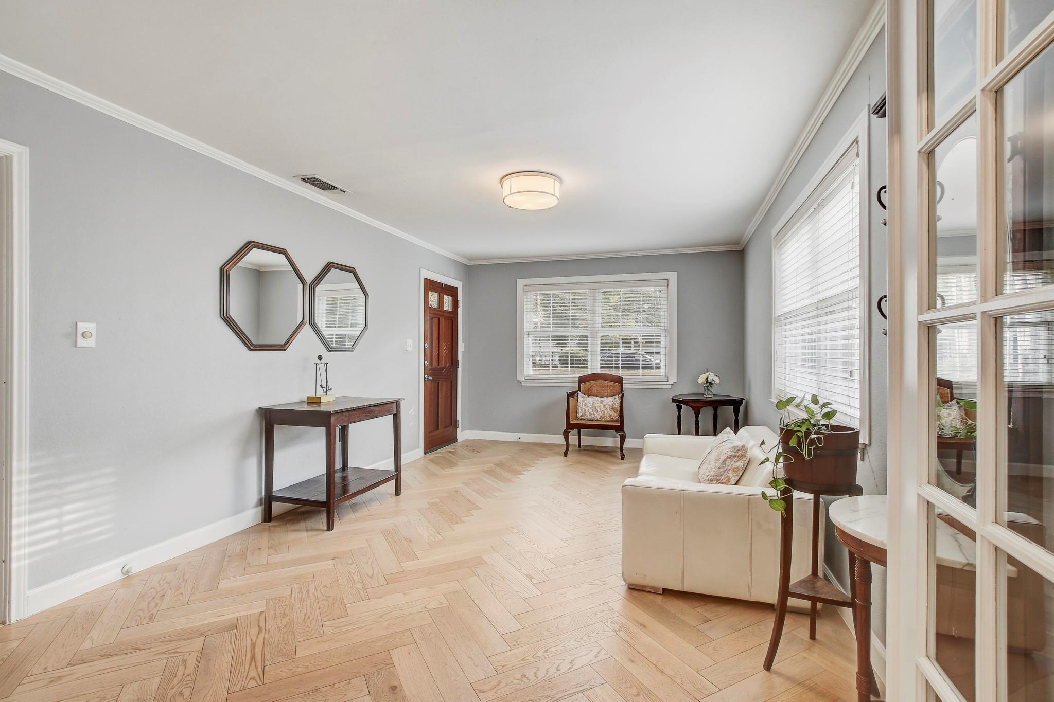 2104 W 10th St, Austin, TX 78703