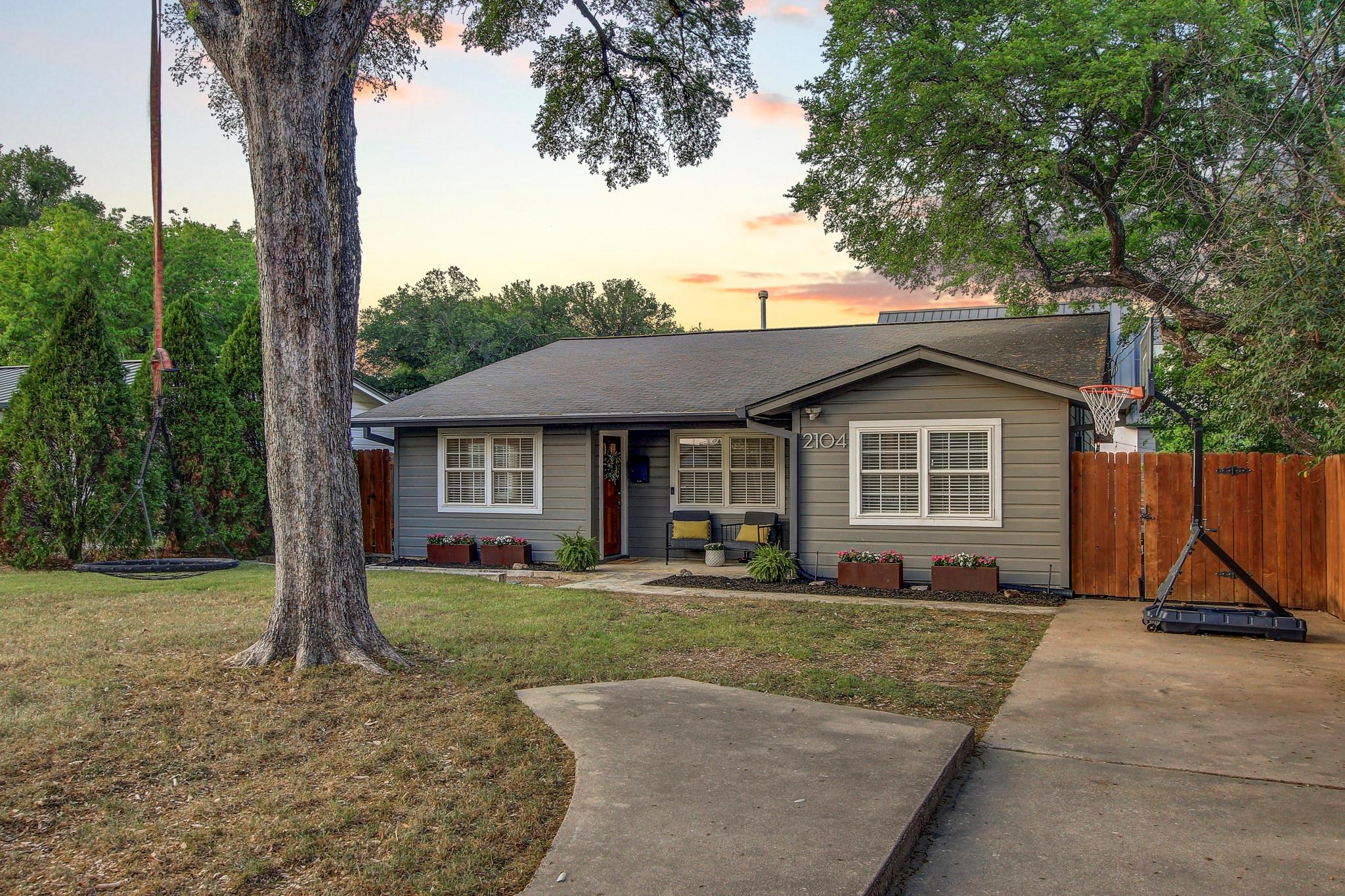 2104 W 10th St, Austin, TX 78703