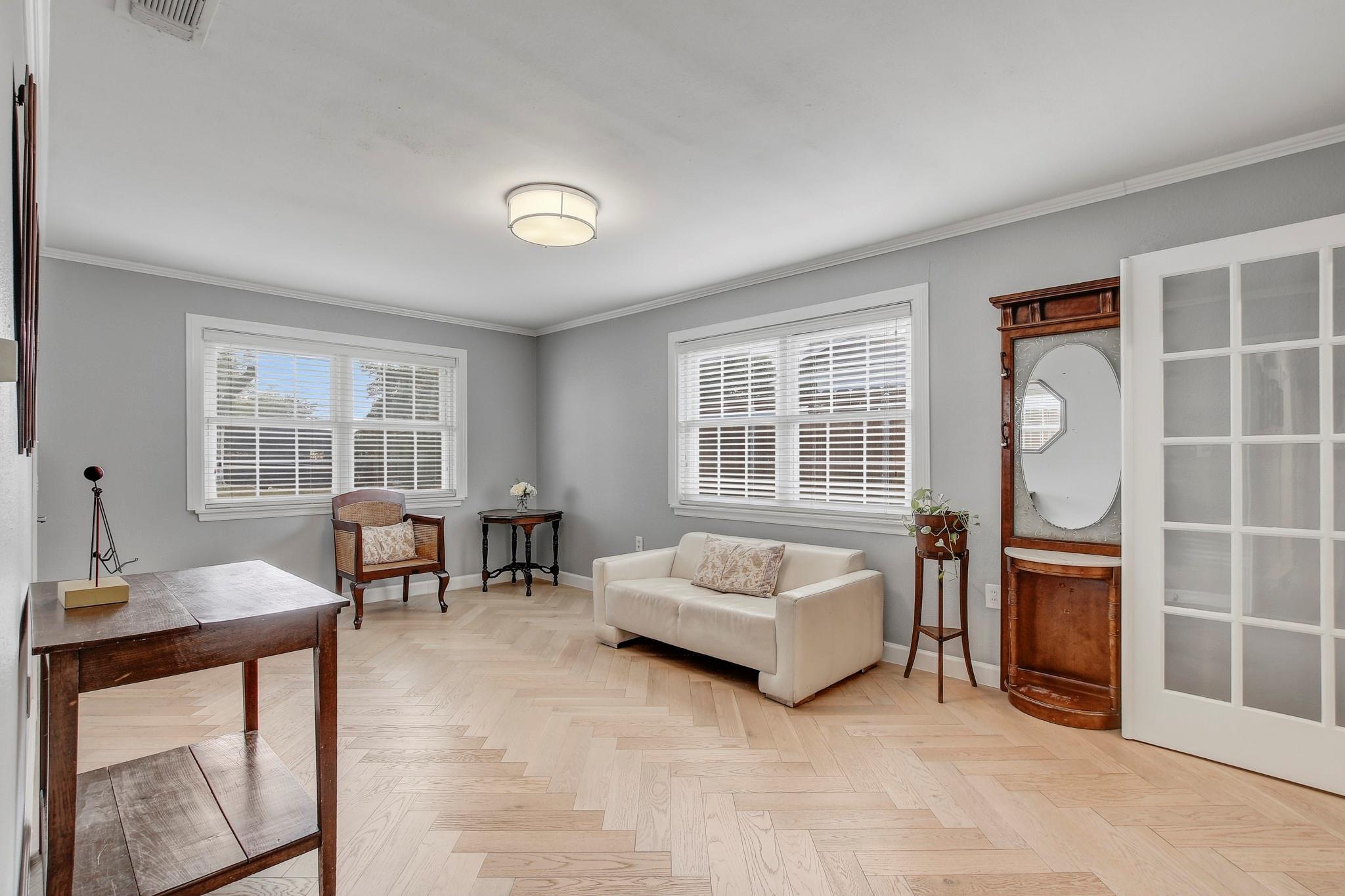 2104 W 10th St, Austin, TX 78703