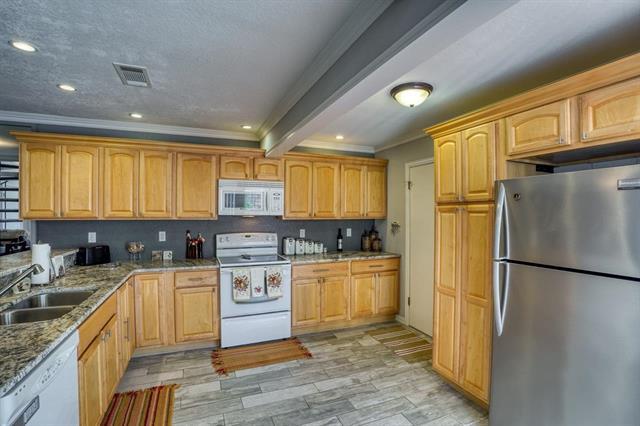 1215 Hi Stirrup # 126, Horseshoe Bay, TX 78657