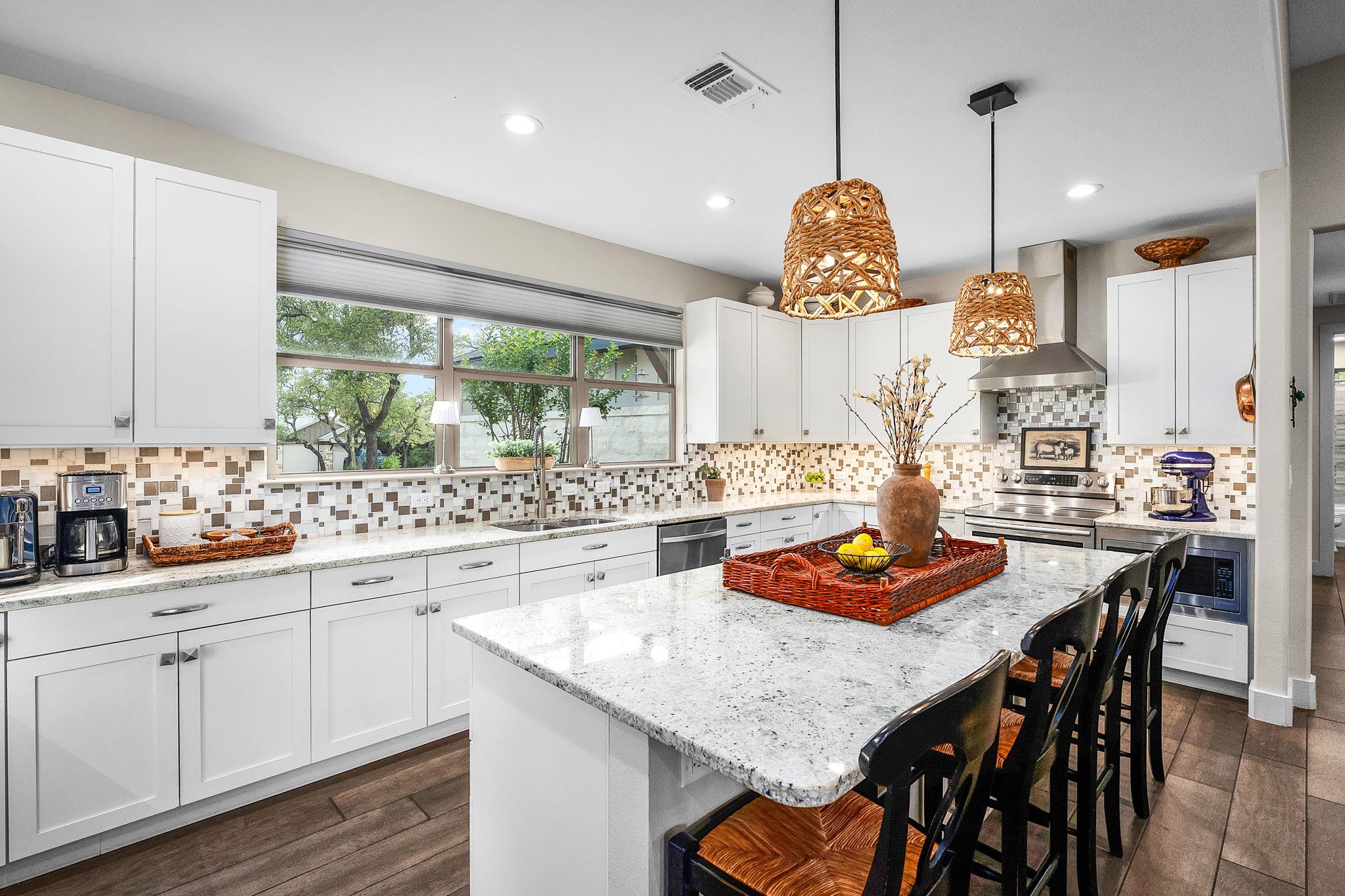 361 Rolling View Ct, Canyon Lake, TX 78133