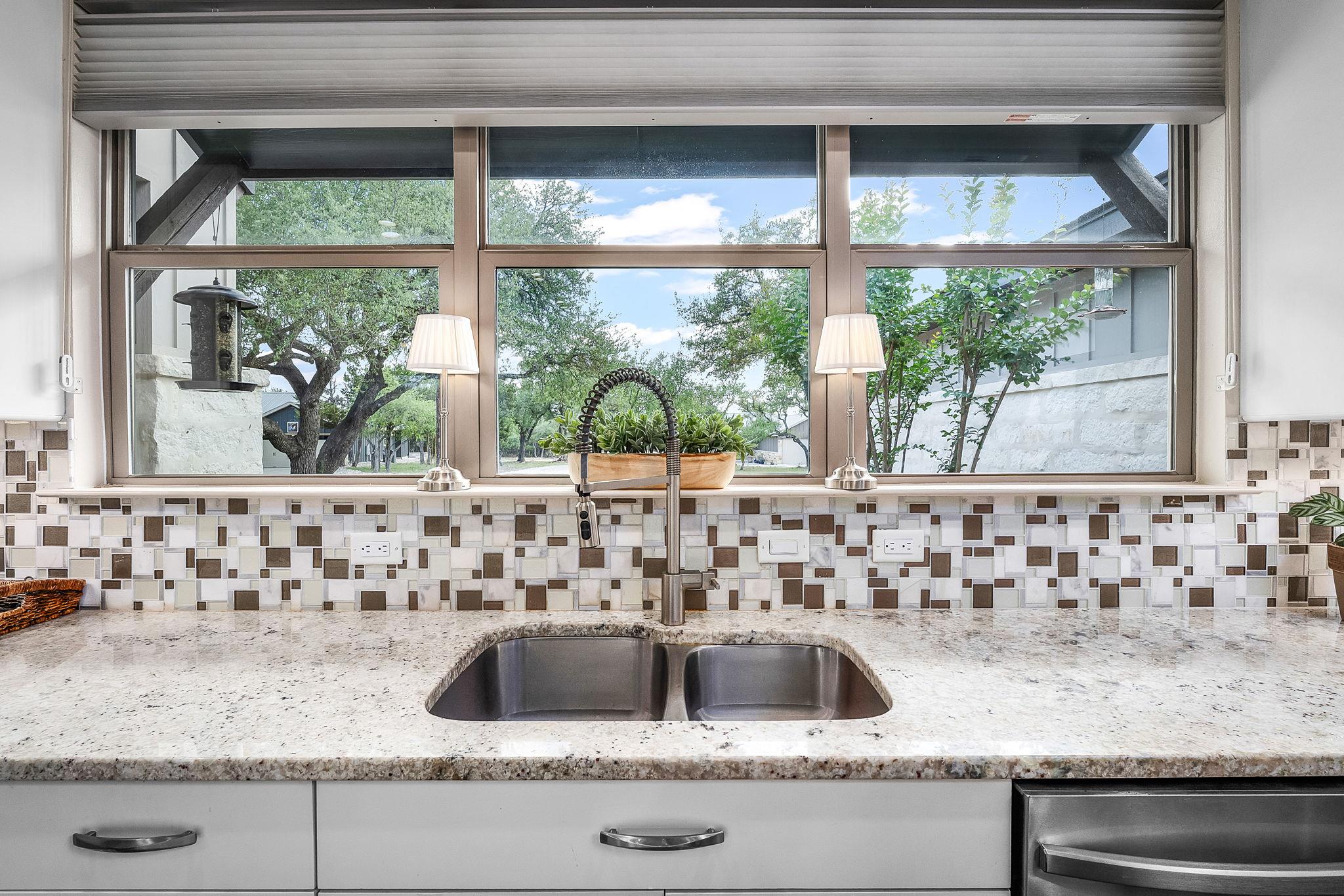 361 Rolling View Ct, Canyon Lake, TX 78133