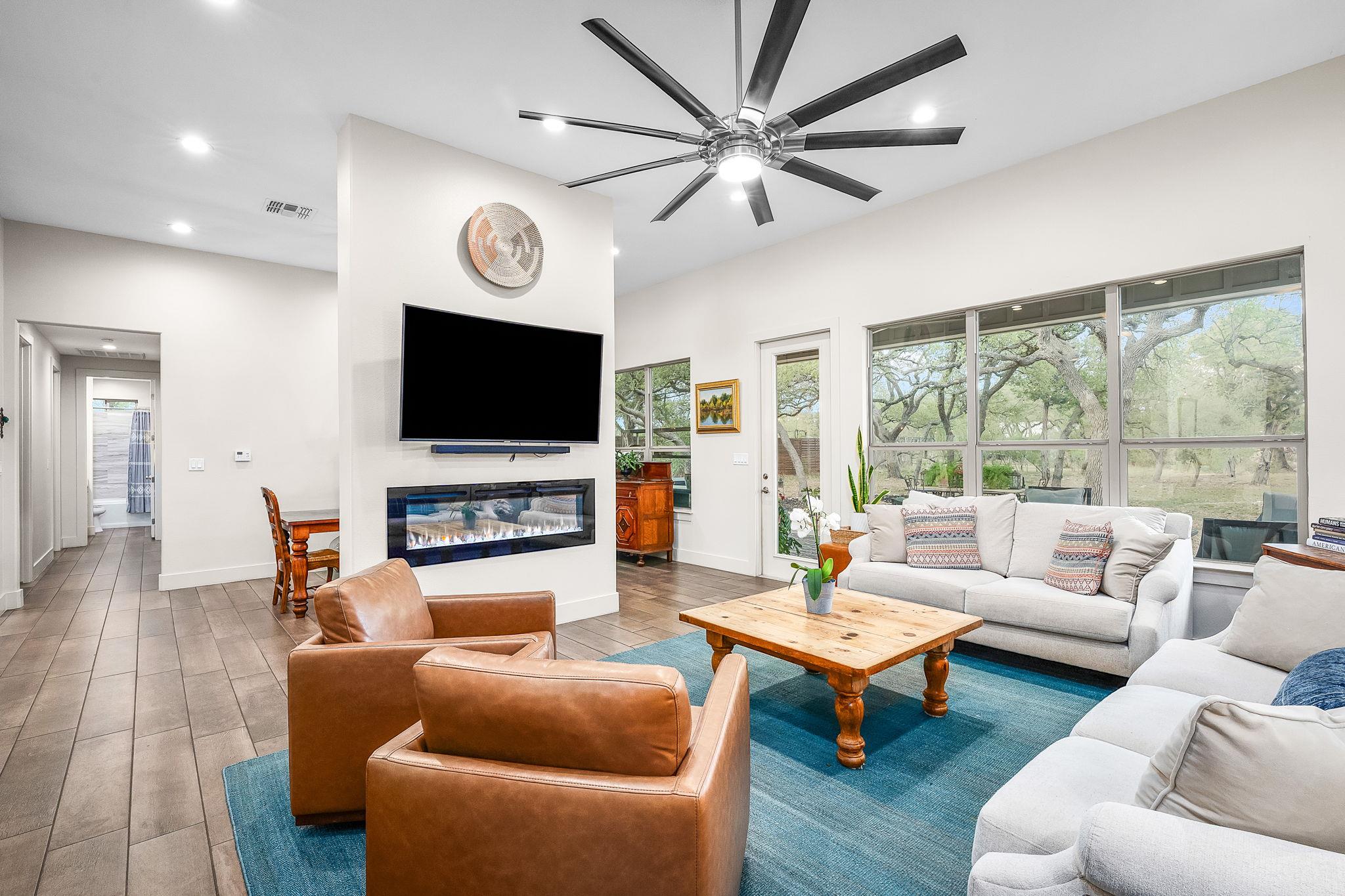 361 Rolling View Ct, Canyon Lake, TX 78133