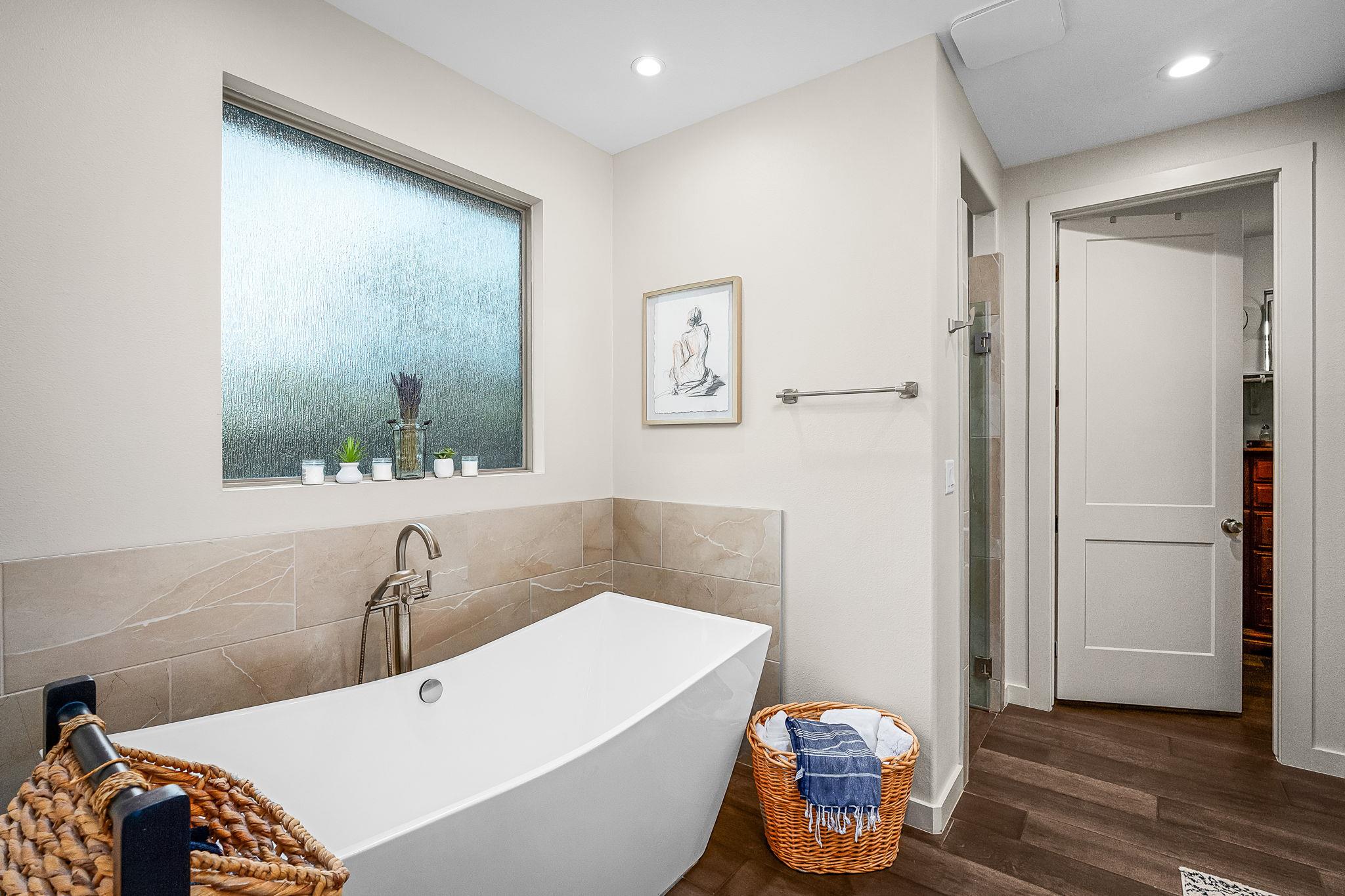 361 Rolling View Ct, Canyon Lake, TX 78133