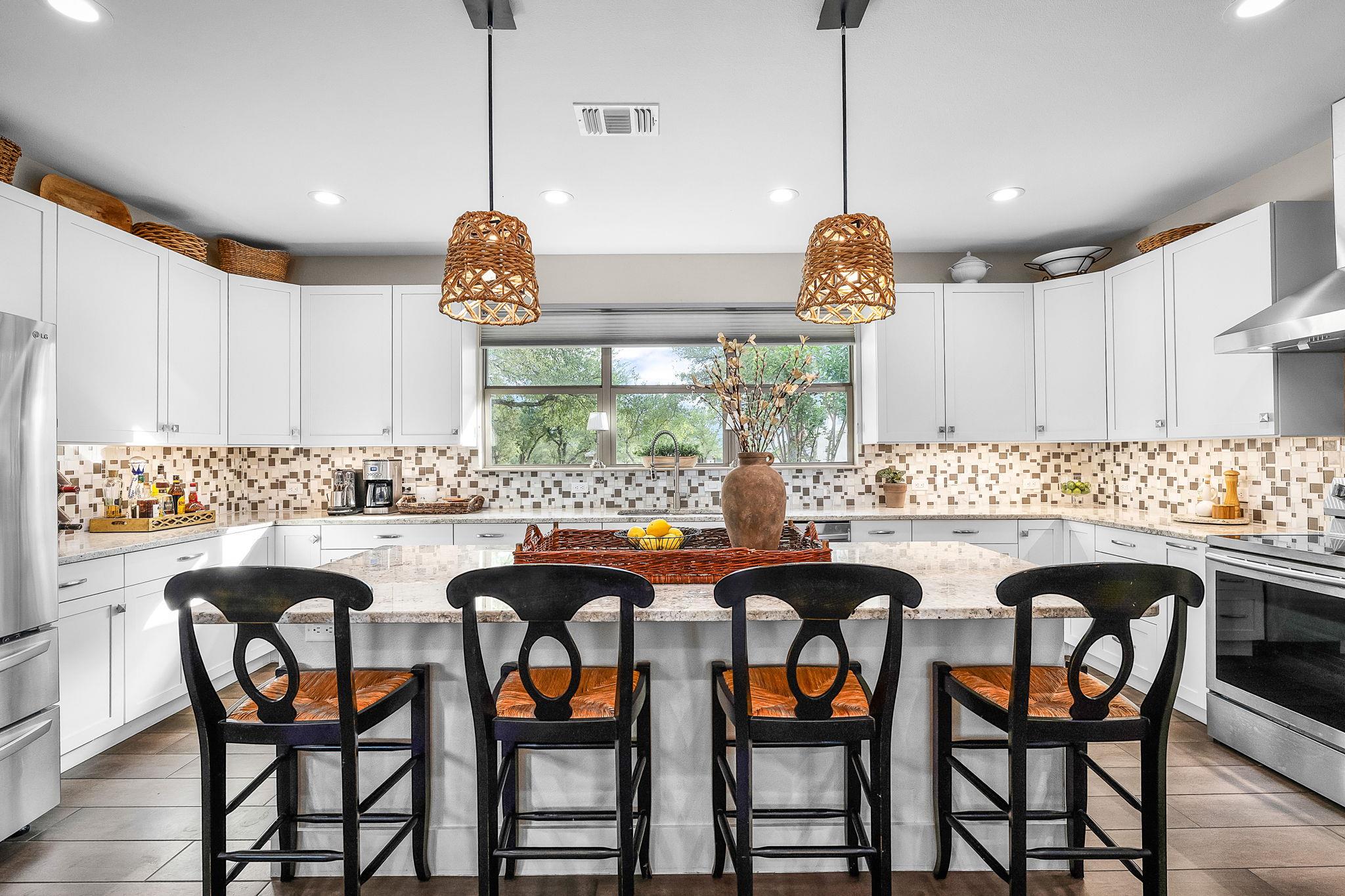 361 Rolling View Ct, Canyon Lake, TX 78133