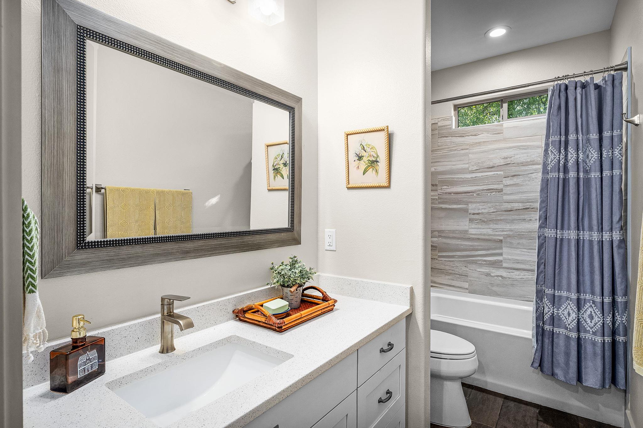 361 Rolling View Ct, Canyon Lake, TX 78133