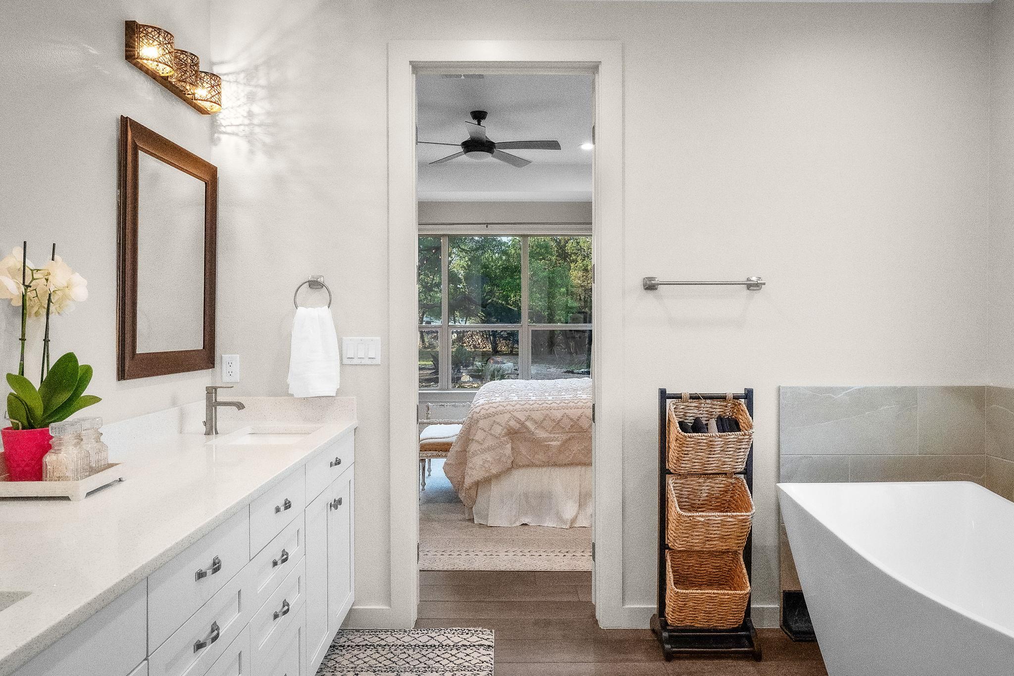 361 Rolling View Ct, Canyon Lake, TX 78133