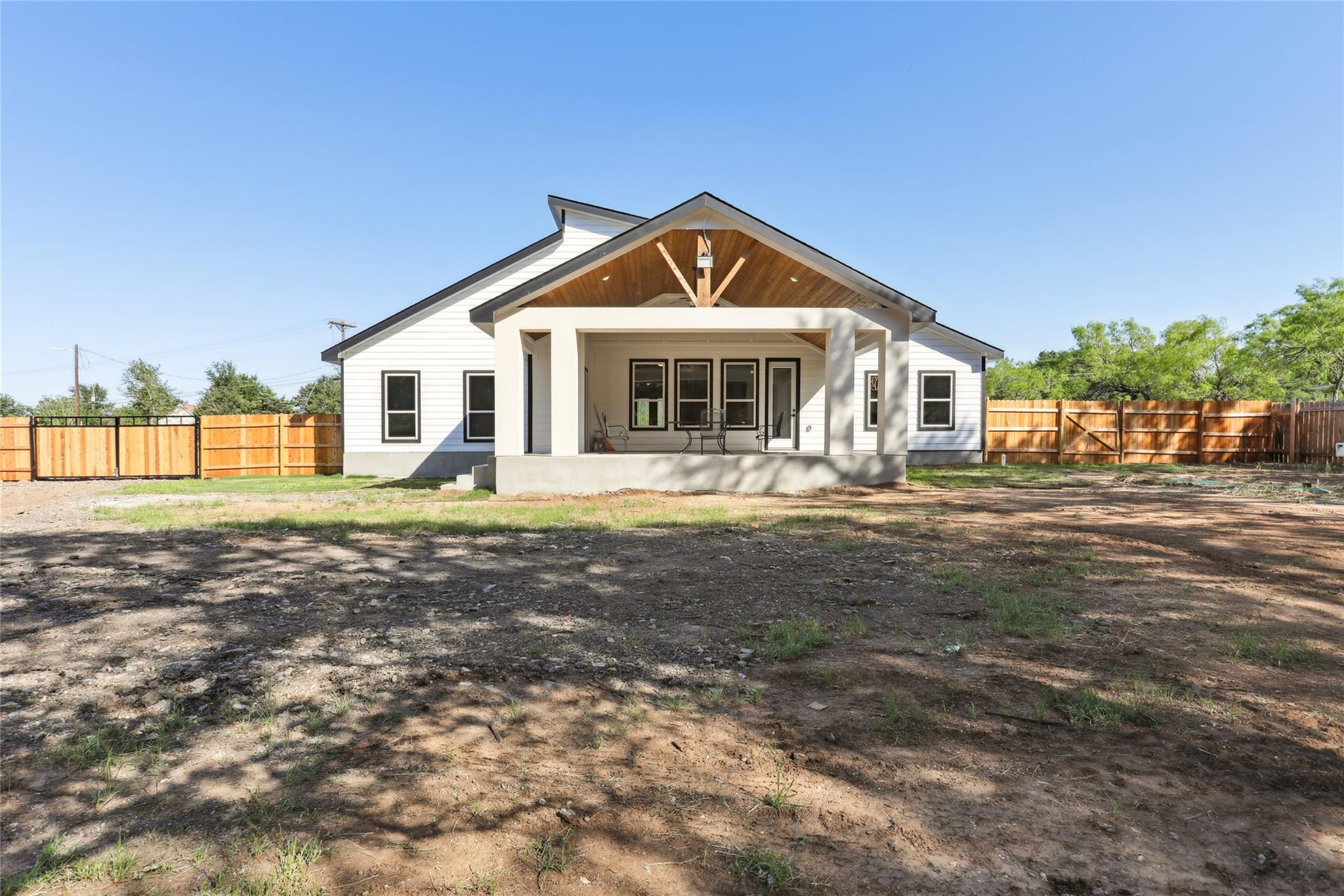 130 Creekwood Trl, Cedar Creek, TX 78612