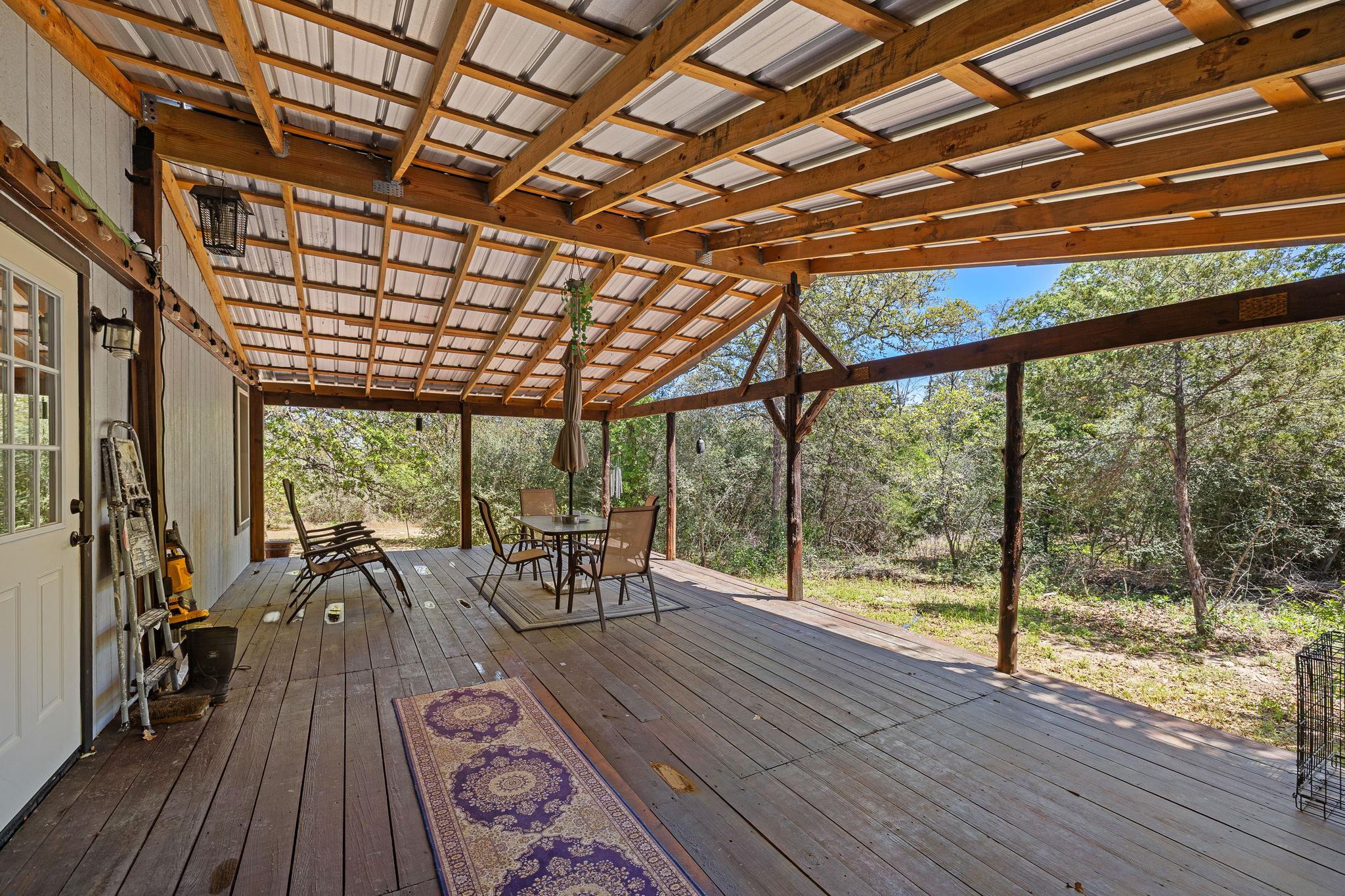 541 Hidden Oaks Dr, Elgin, TX 78621