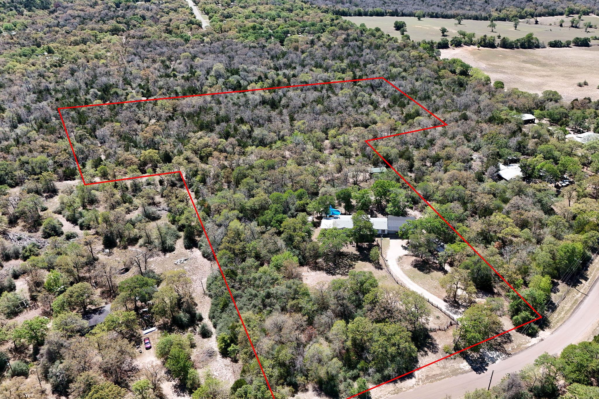 541 Hidden Oaks Dr, Elgin, TX 78621