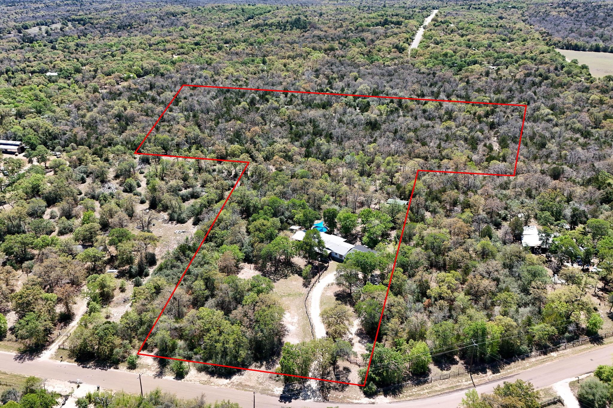 541 Hidden Oaks Dr, Elgin, TX 78621