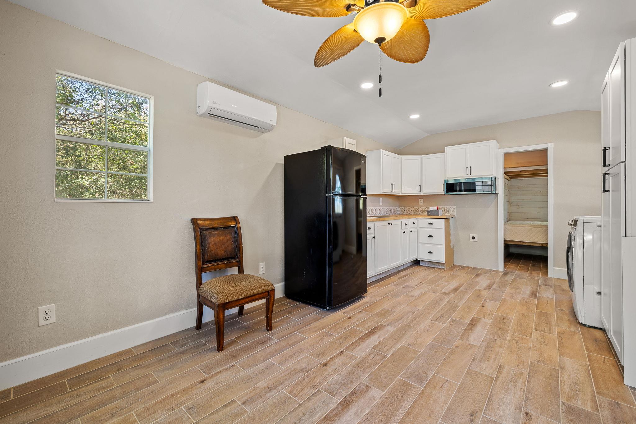 541 Hidden Oaks Dr, Elgin, TX 78621