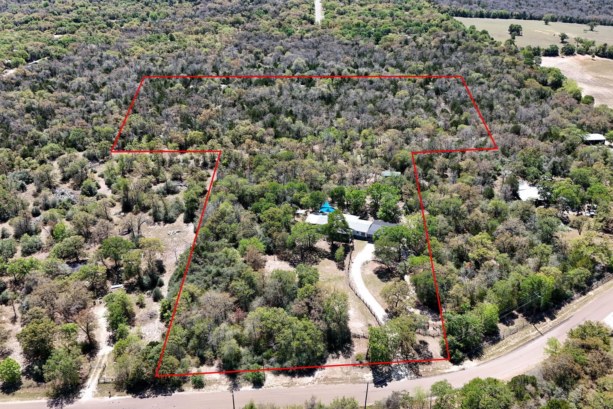 541 Hidden Oaks Dr, Elgin, TX 78621