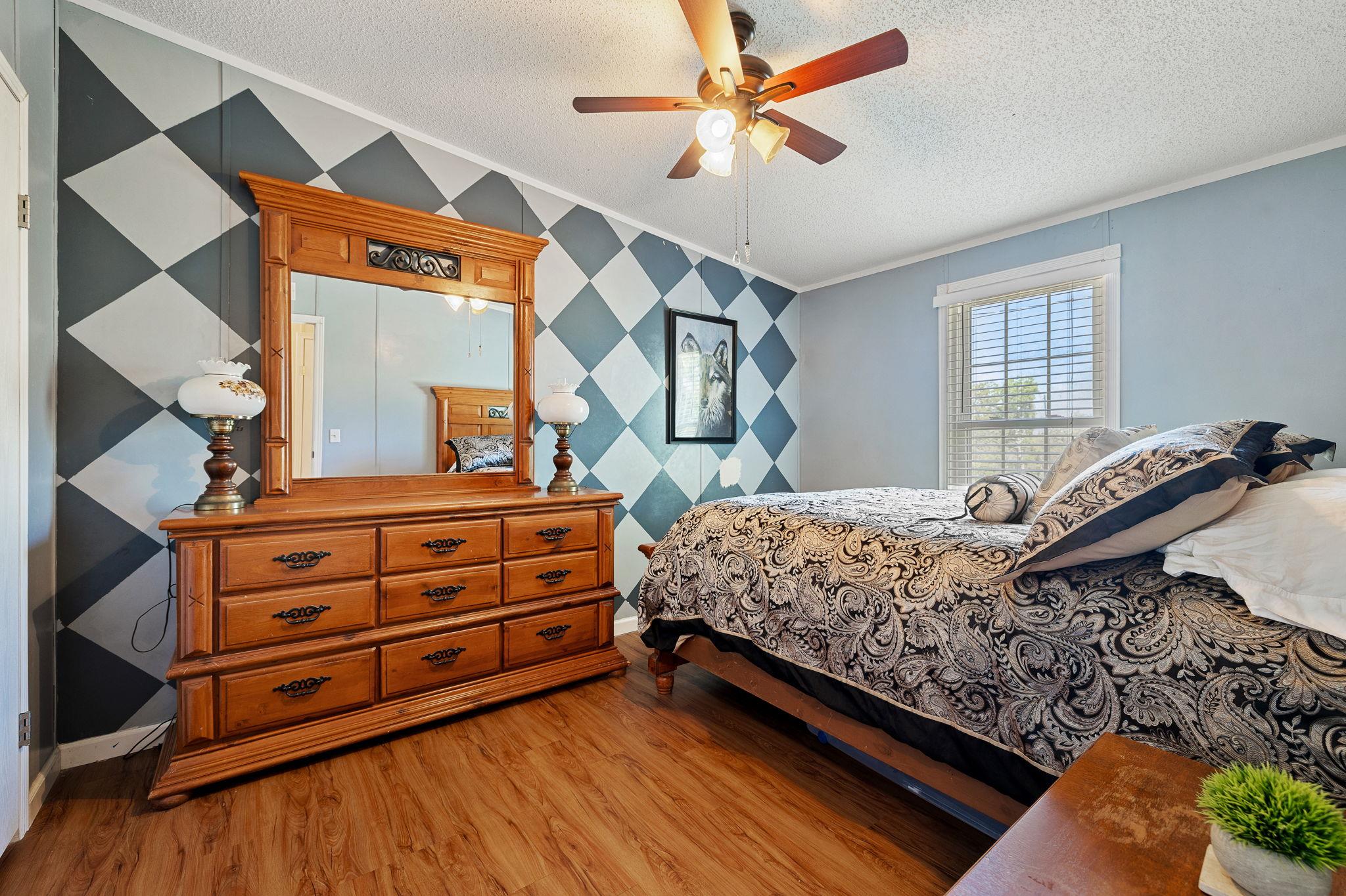 541 Hidden Oaks Dr, Elgin, TX 78621