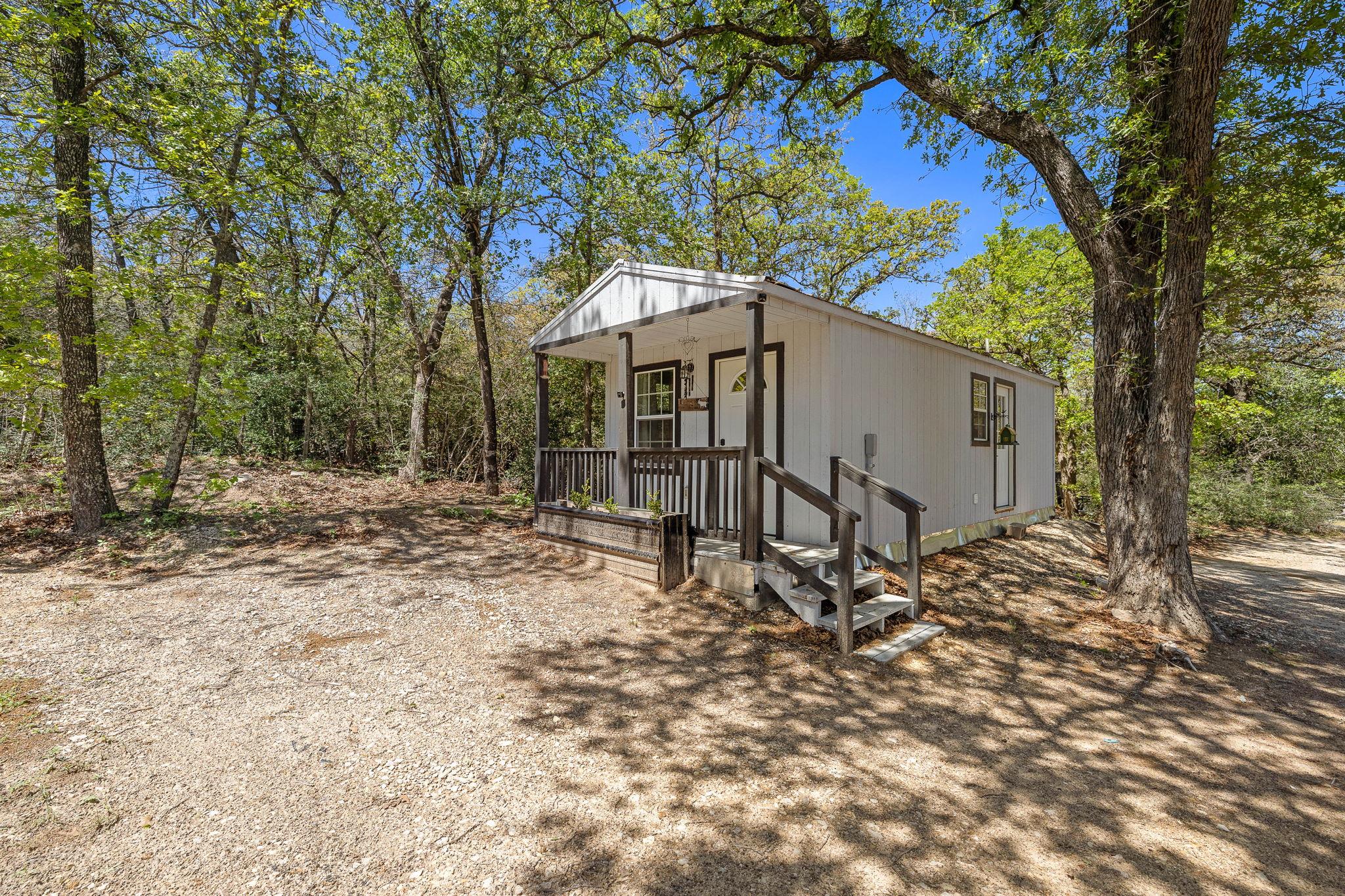 541 Hidden Oaks Dr, Elgin, TX 78621