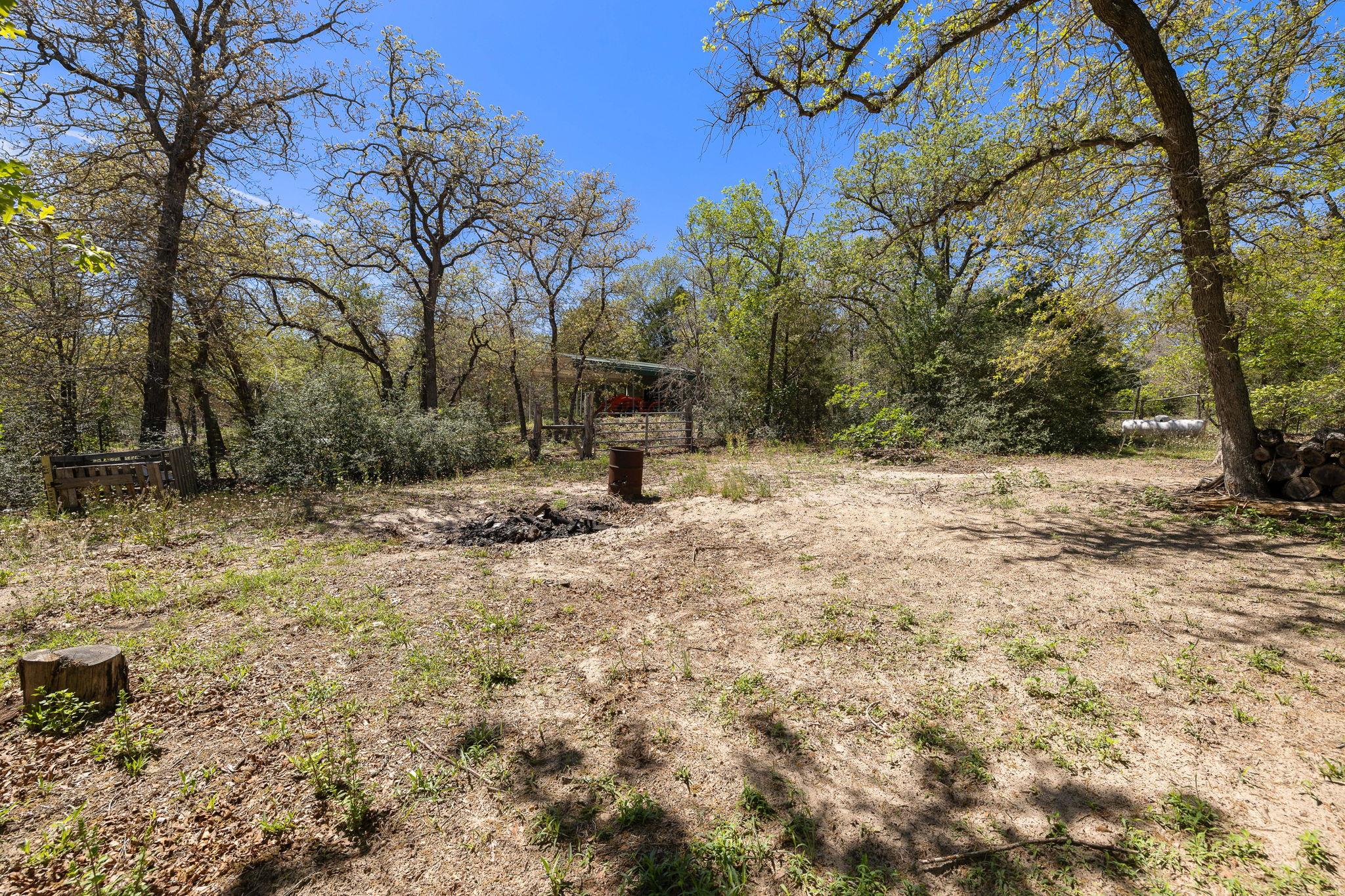 541 Hidden Oaks Dr, Elgin, TX 78621