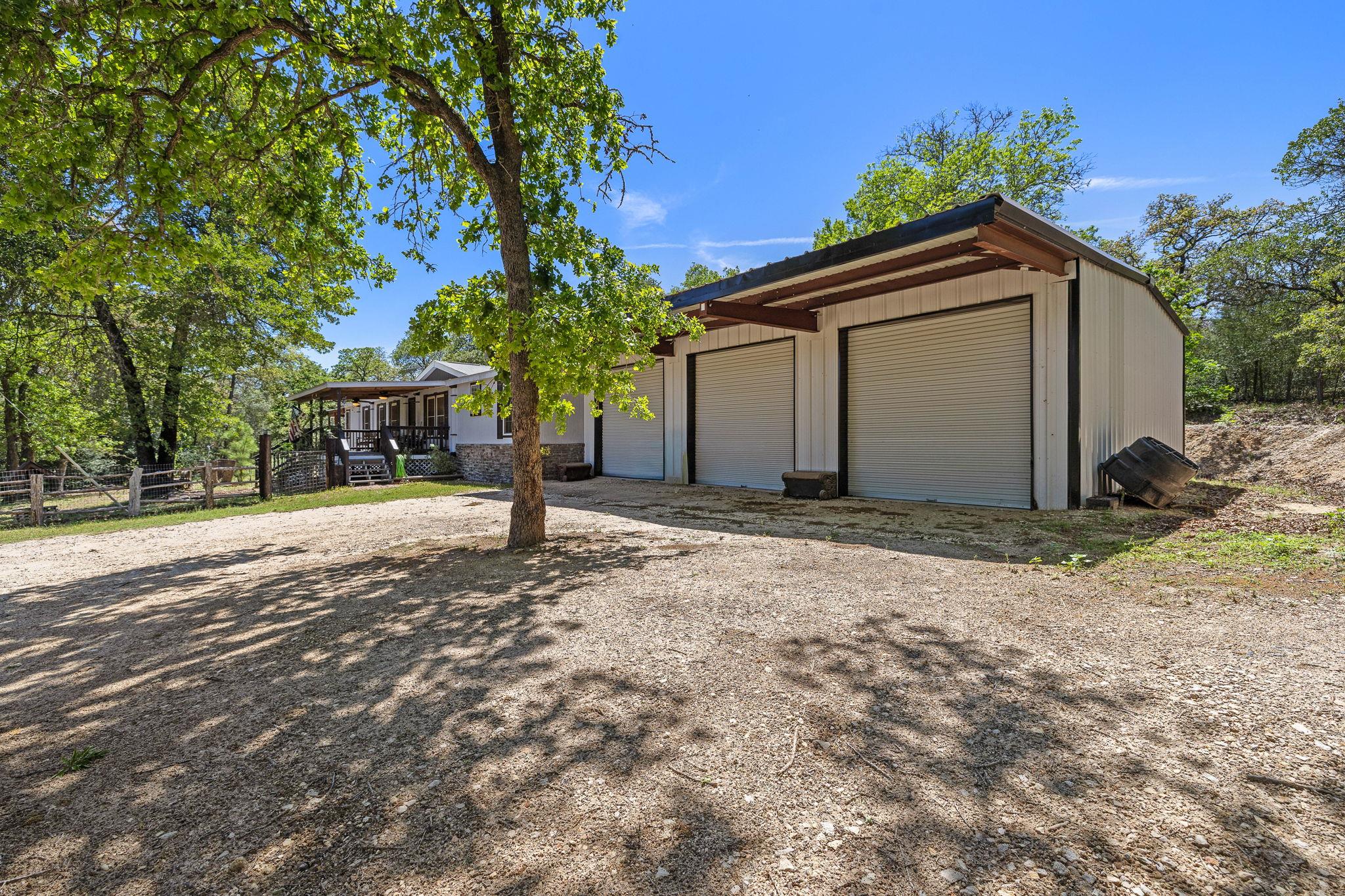 541 Hidden Oaks Dr, Elgin, TX 78621