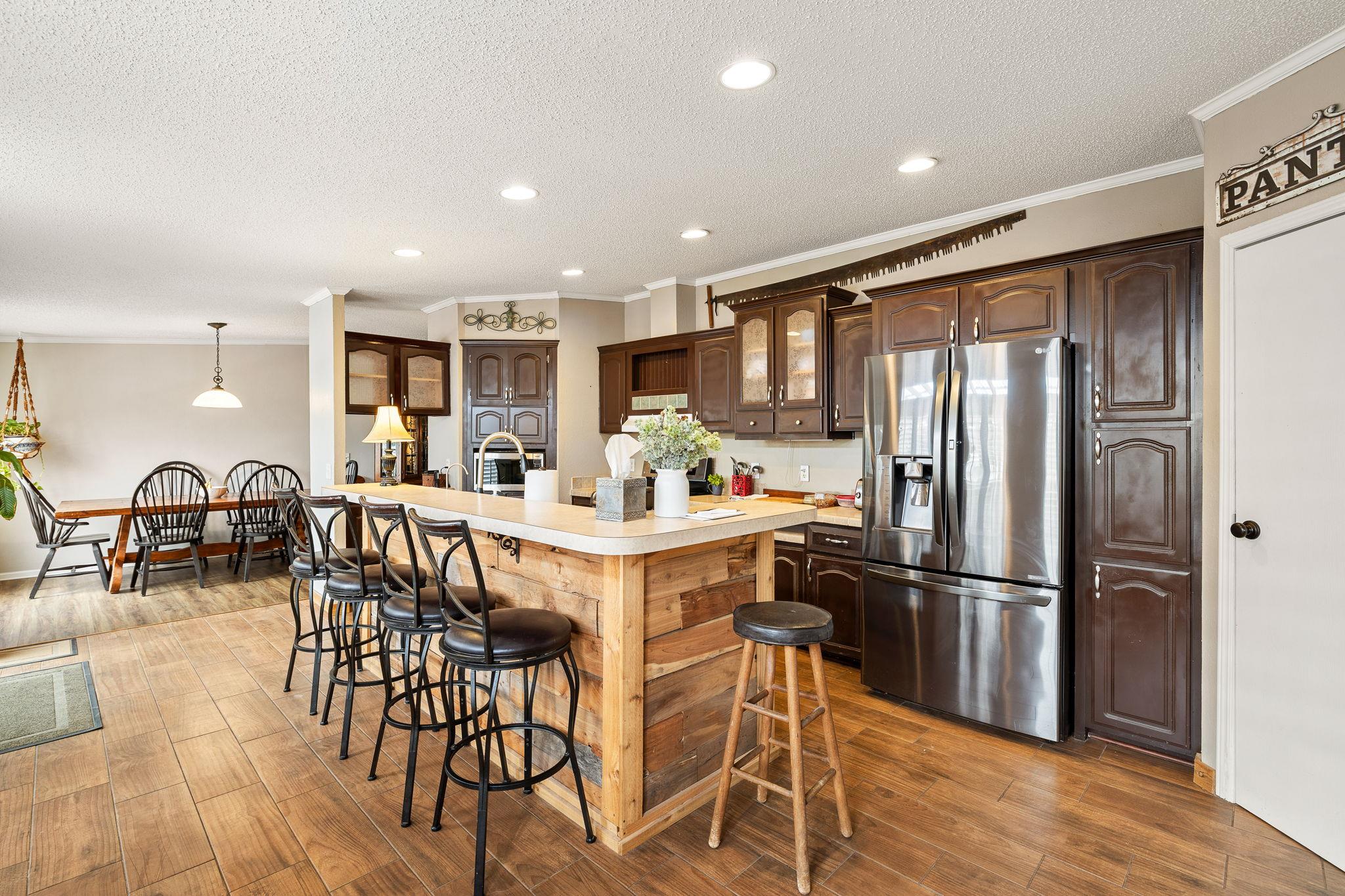 541 Hidden Oaks Dr, Elgin, TX 78621